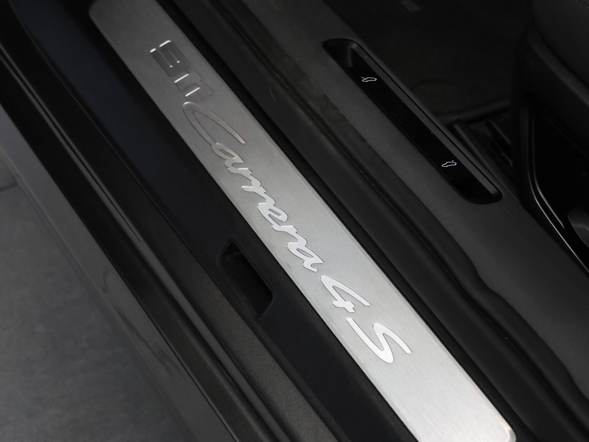 PORSCHE 911 Carrera 4S PDK *Bose* *Hinterachslenkung* *Sport Chrono*-image-18