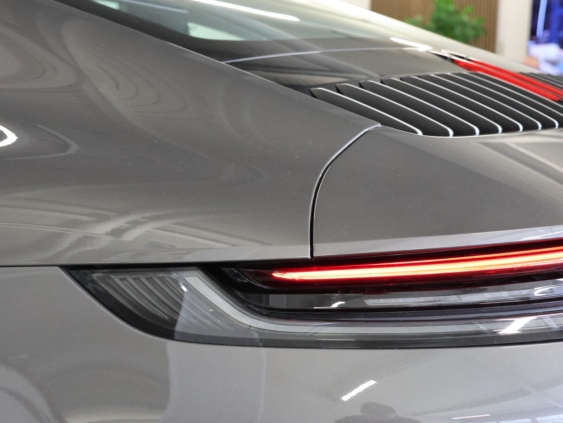 PORSCHE 911 Carrera 4S PDK *Bose* *Hinterachslenkung* *Sport Chrono*-image-17