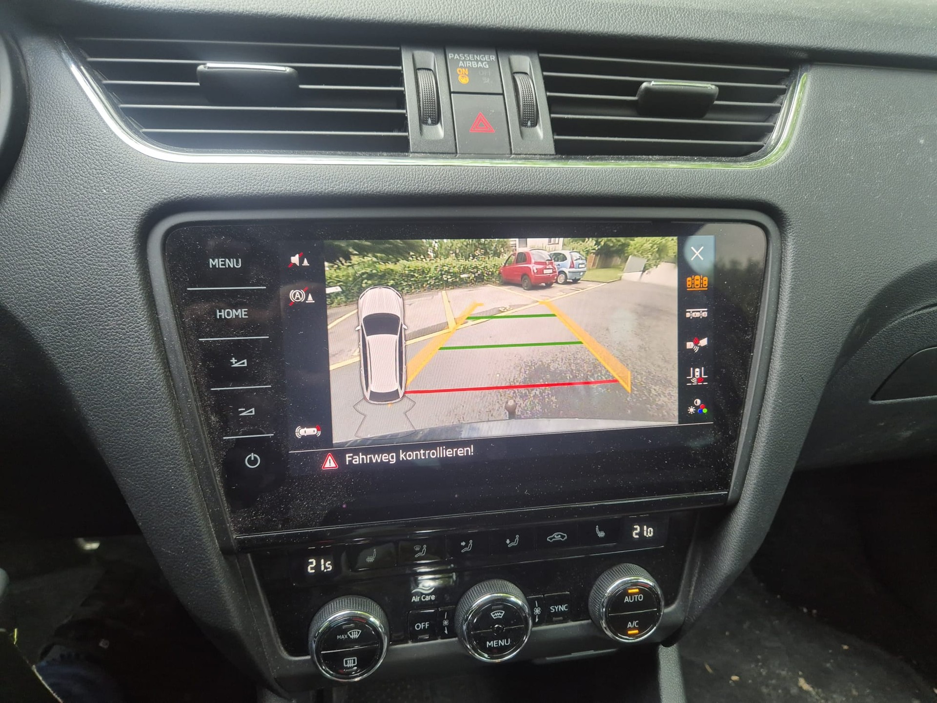 SKODA Octavia Combi 2.0 TDI Scout 4x4 DSG-image-13