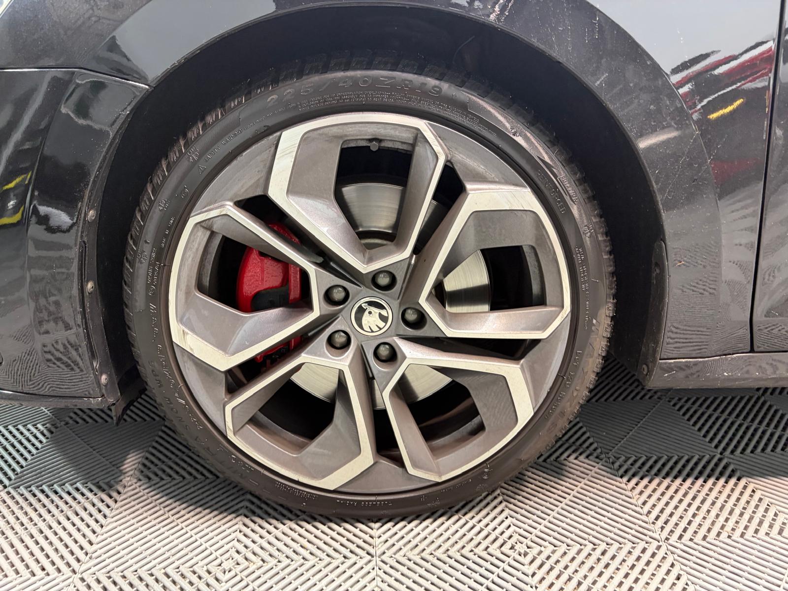 SKODA Octavia Combi 2.0 TSI DSG RS - Toit ouvrant - Attelage-image-28