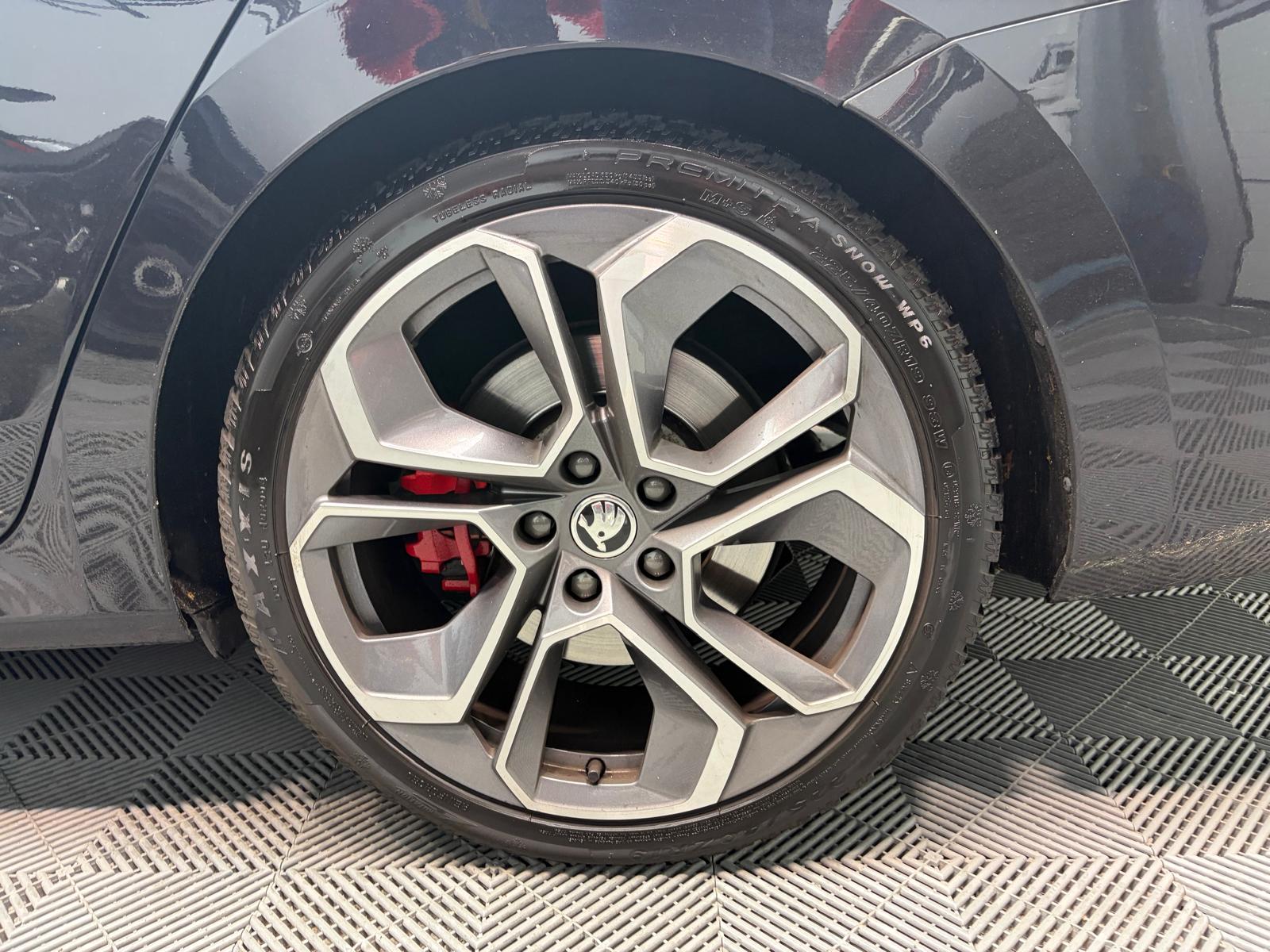 SKODA Octavia Combi 2.0 TSI DSG RS - Toit ouvrant - Attelage-image-27