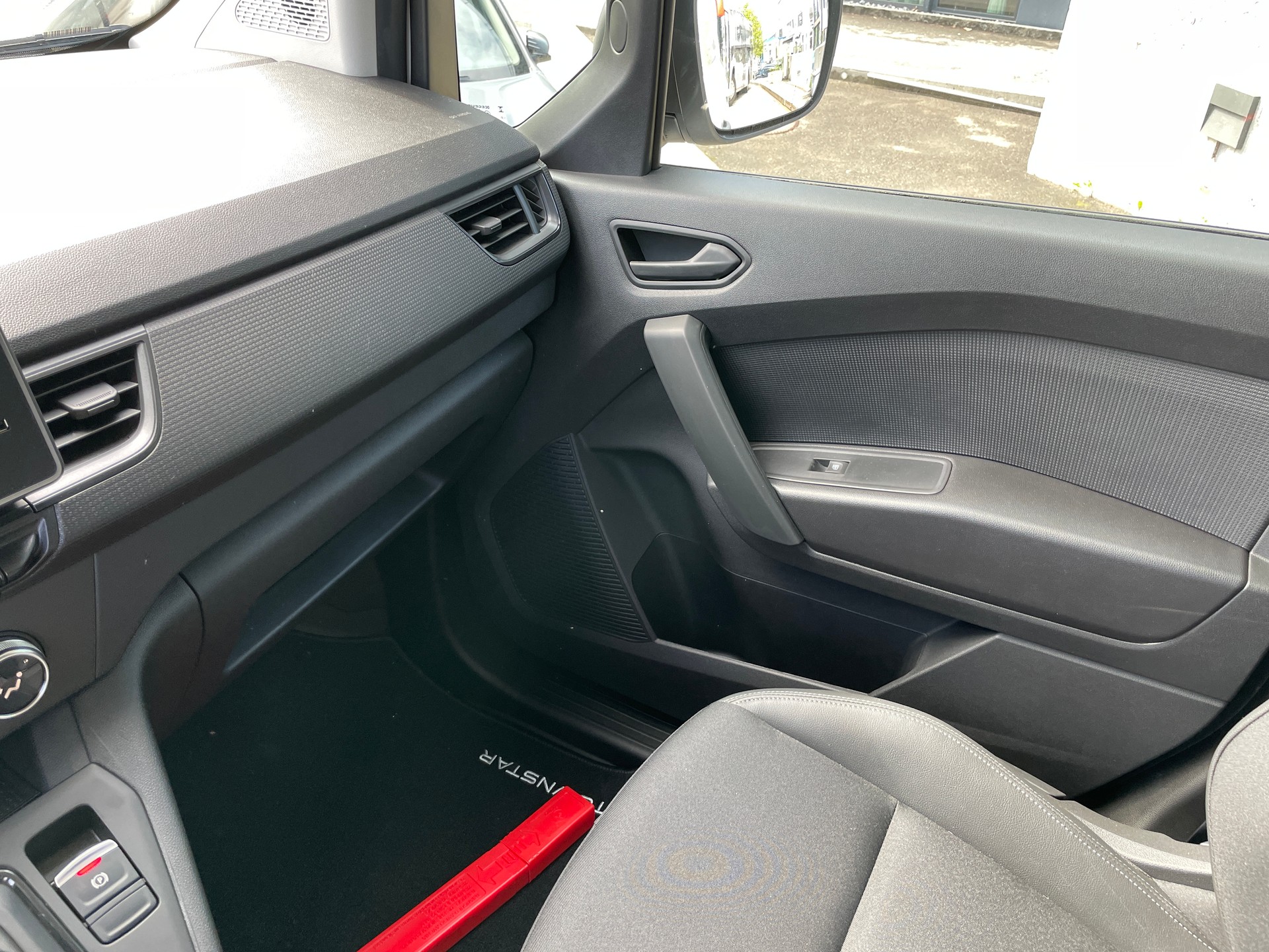 NISSAN Townstar EV45 kWh 22kW L2 Acenta-image-18