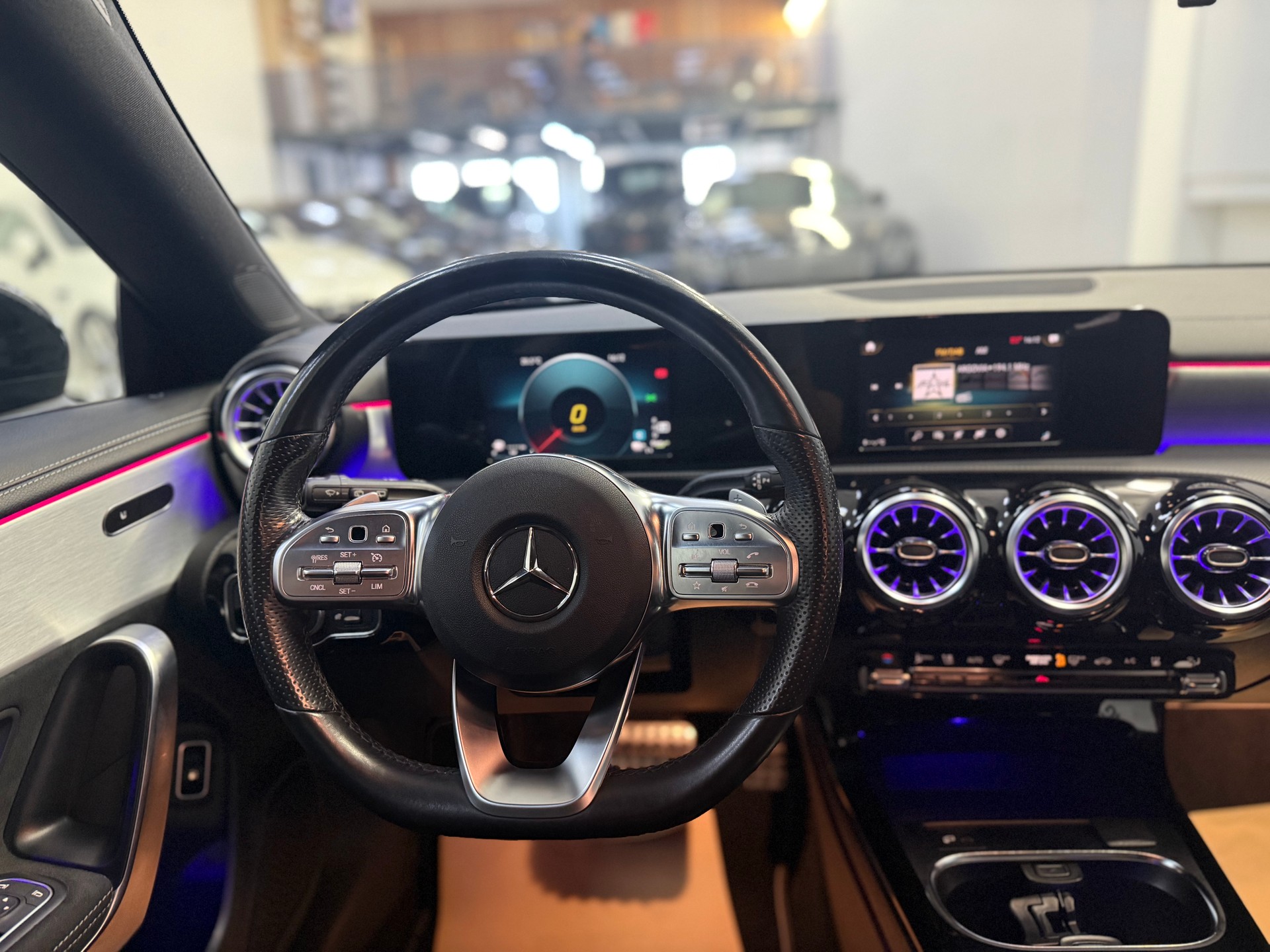MERCEDES-BENZ CLA Shooting Brake 250 e 8G-DCT AMG Line-image-16