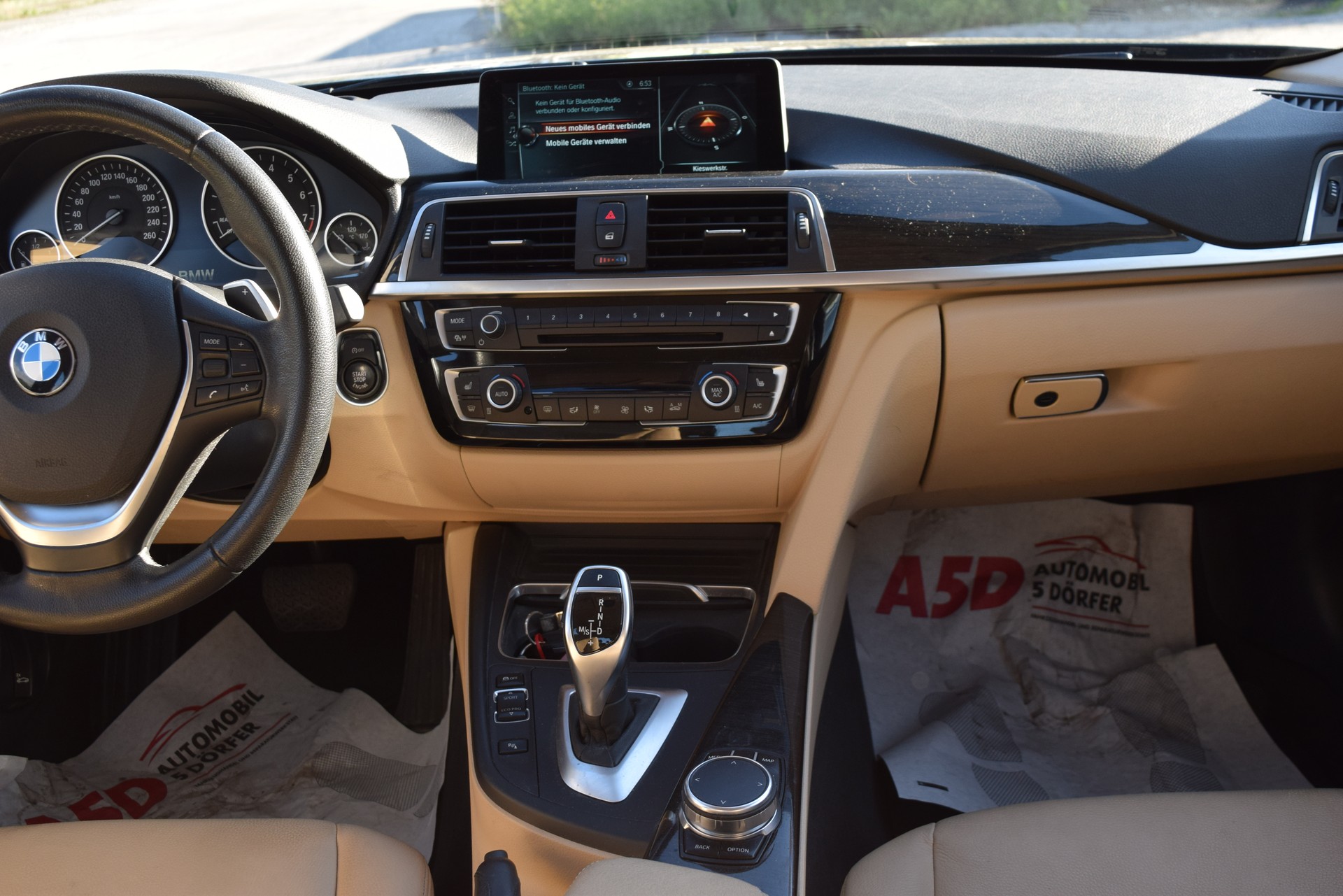 BMW 330i xDrive Luxury Line Steptronic-image-13
