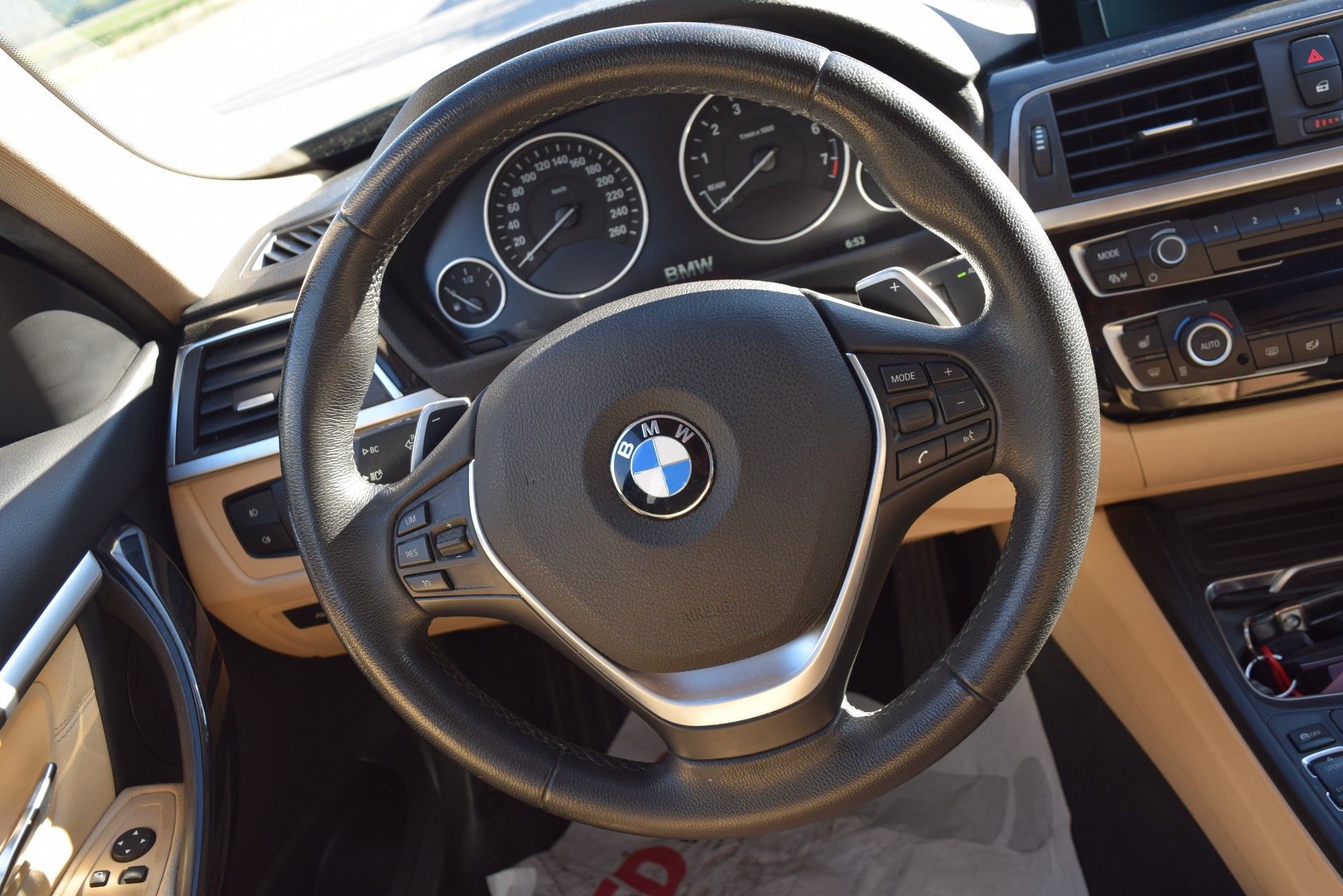 BMW 330i xDrive Luxury Line Steptronic-image-14