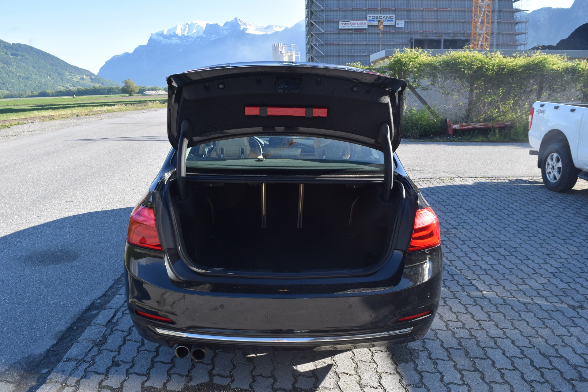BMW 330i xDrive Luxury Line Steptronic-image-6