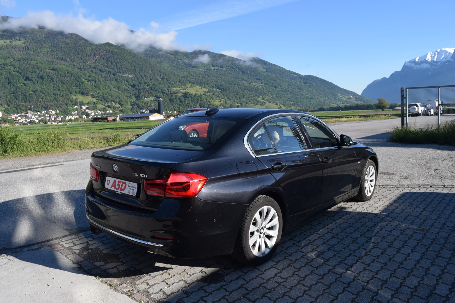 BMW 330i xDrive Luxury Line Steptronic-image-7