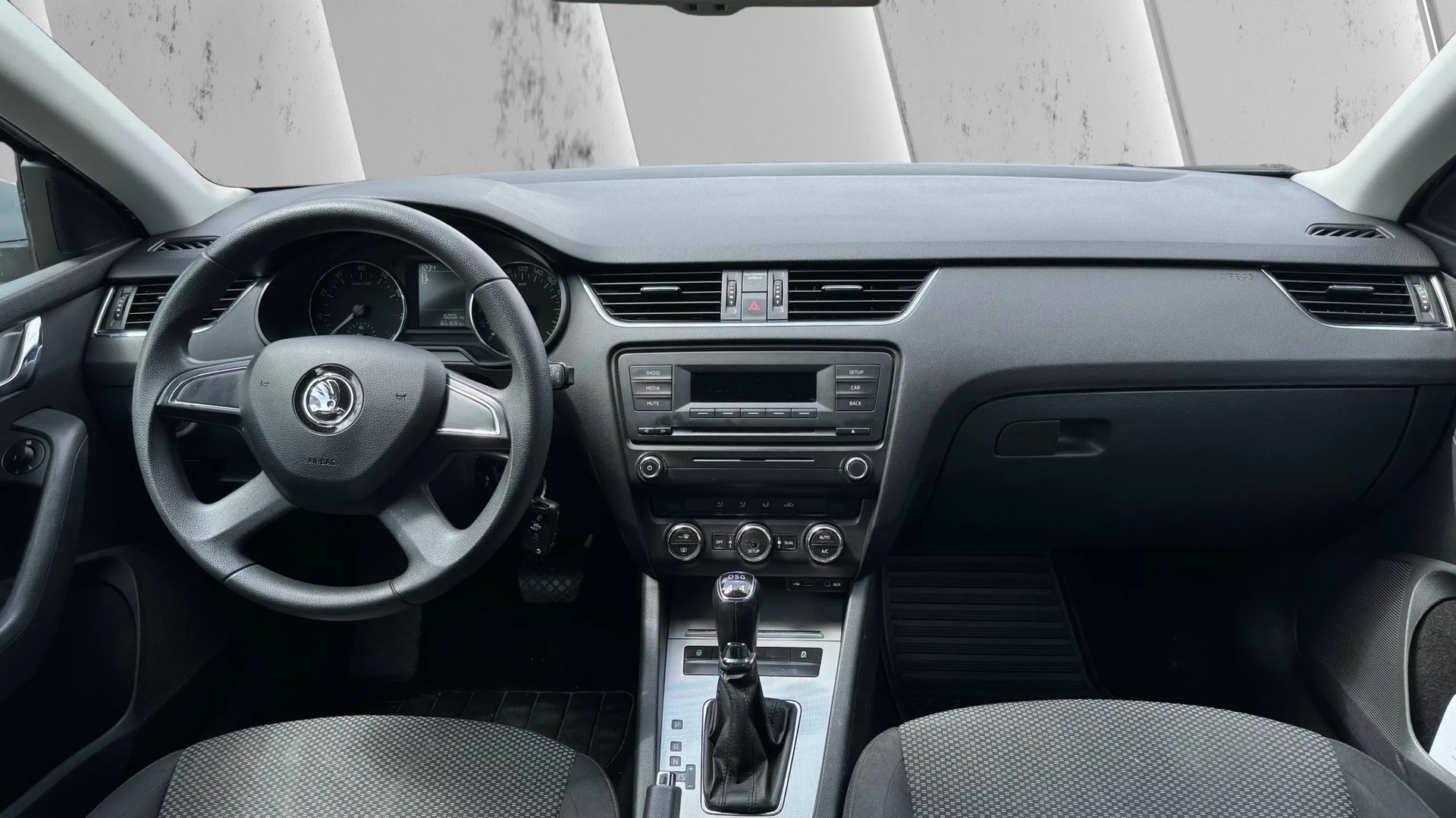 SKODA Octavia Combi 1.8 TSI Ambition 4x4 DSG-image-12