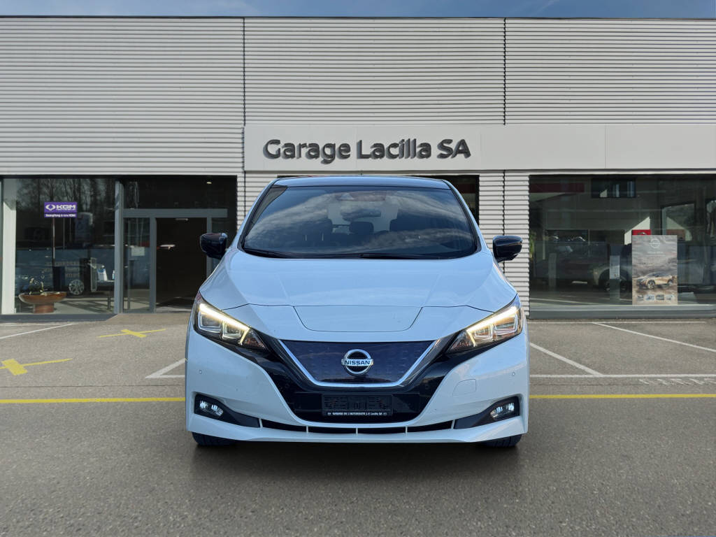 NISSAN Leaf Tekna 40 kWh-showroom-element-1