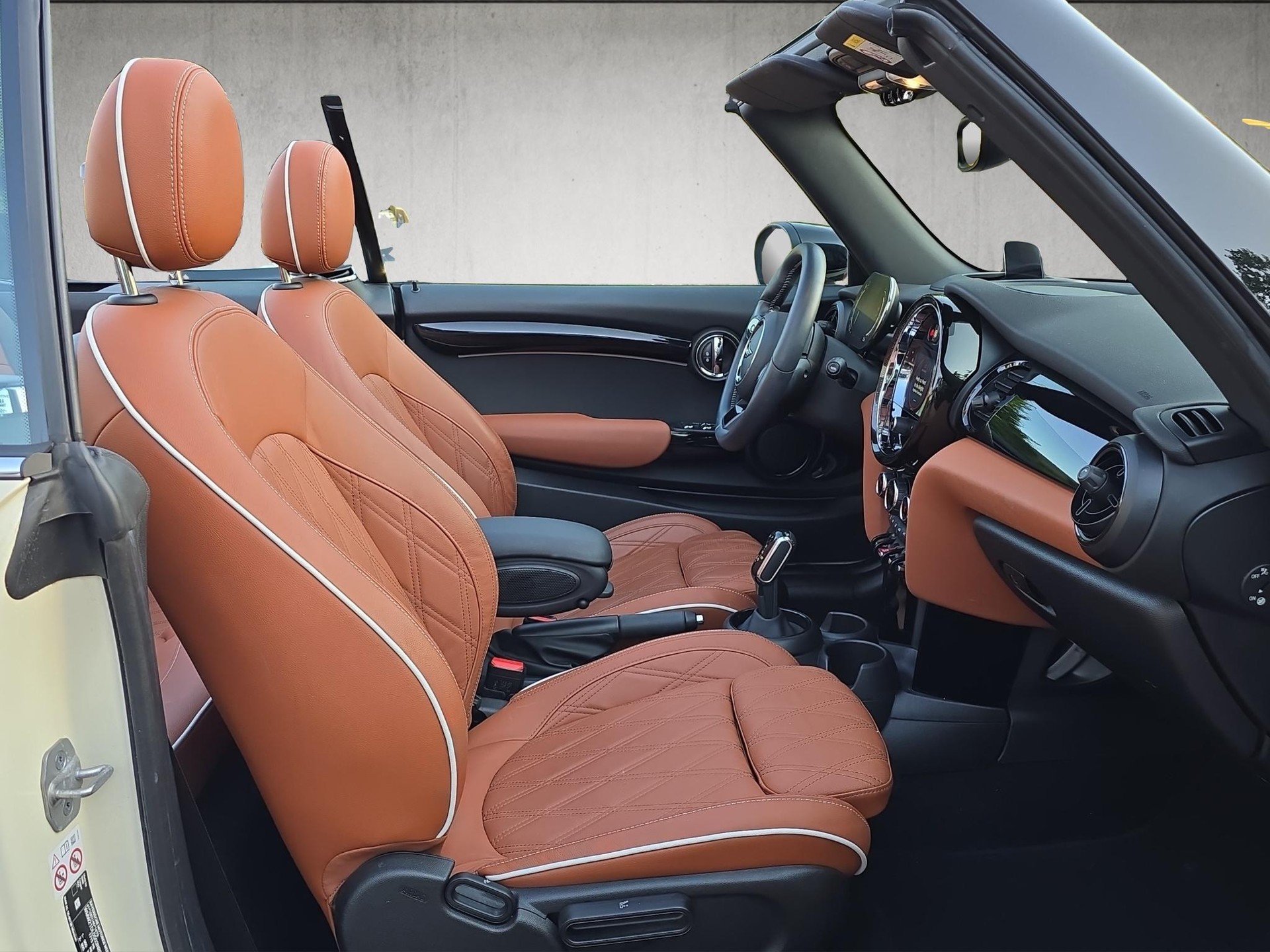 MINI Cabrio F57 1.5i Cooper-image-13