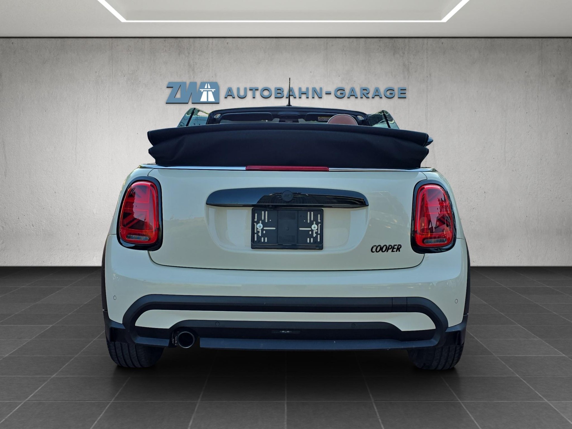 MINI Cabrio F57 1.5i Cooper-image-3