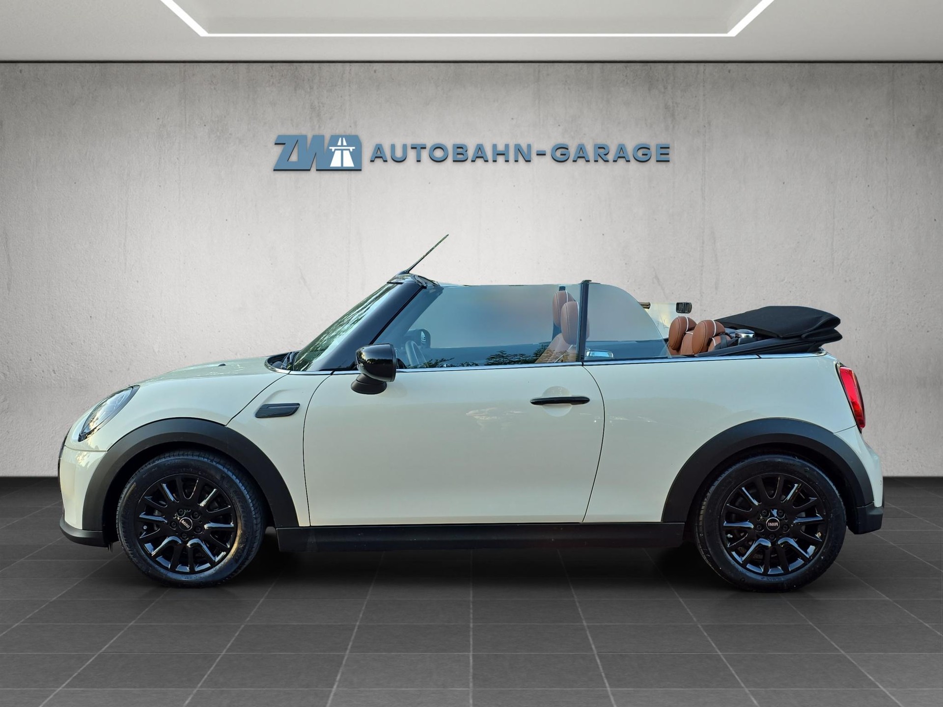 MINI Cabrio F57 1.5i Cooper-image-1