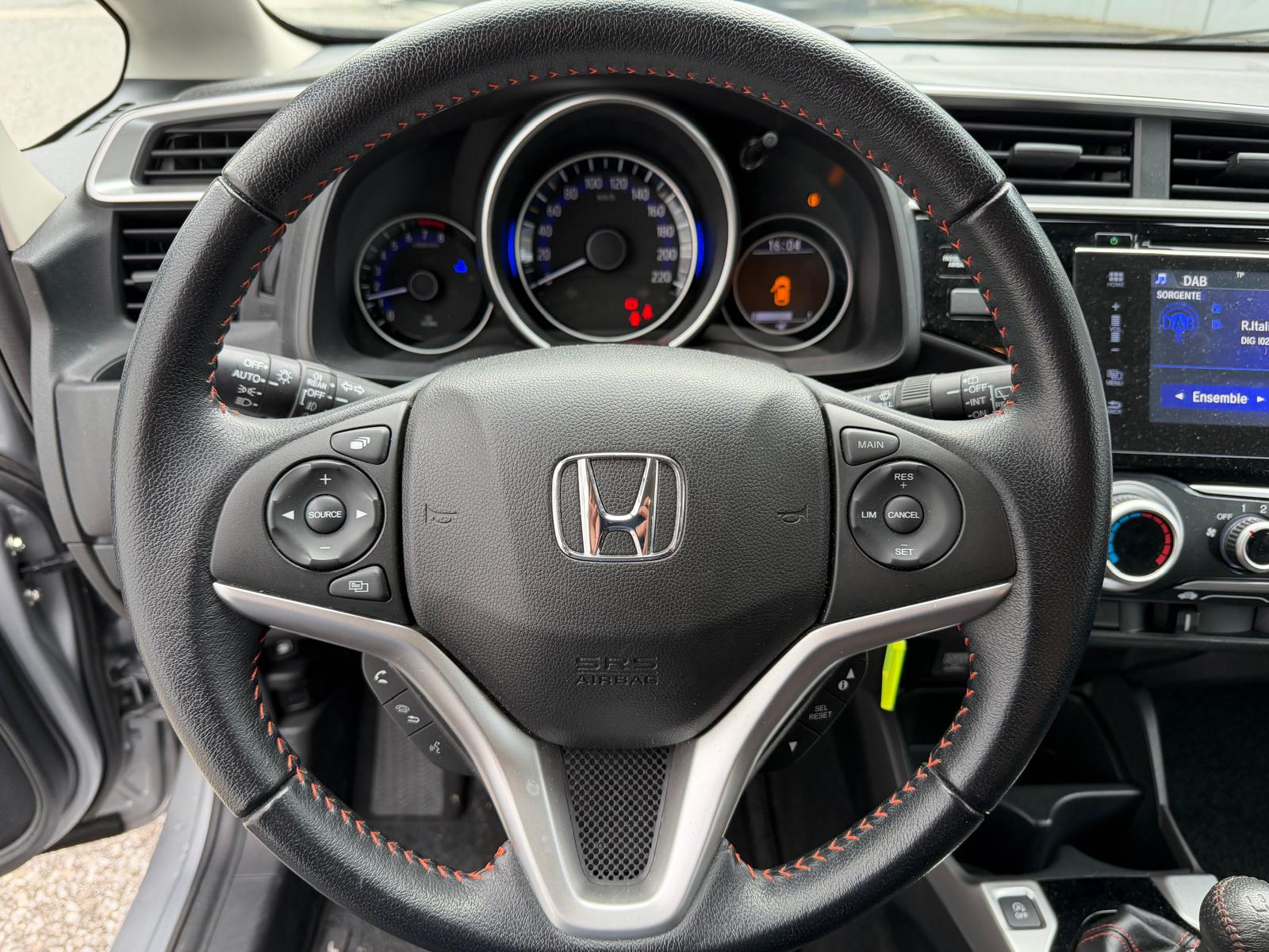 HONDA Jazz 1.5i-VTEC Dynamic-image-6