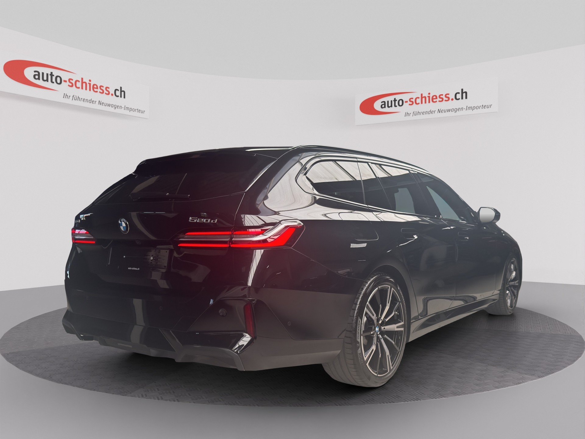 BMW 520d xDrive 48V Touring M Sport Steptronic-image-4