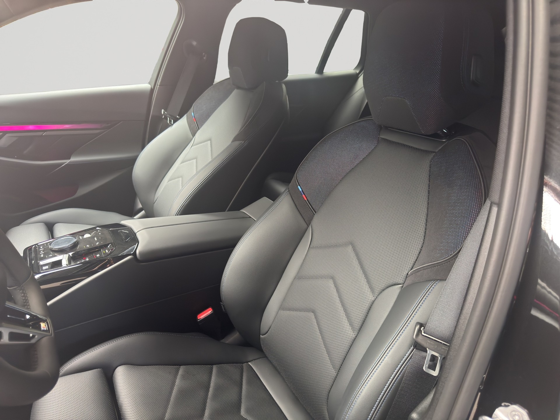 BMW 520d xDrive 48V Touring M Sport Steptronic-image-5