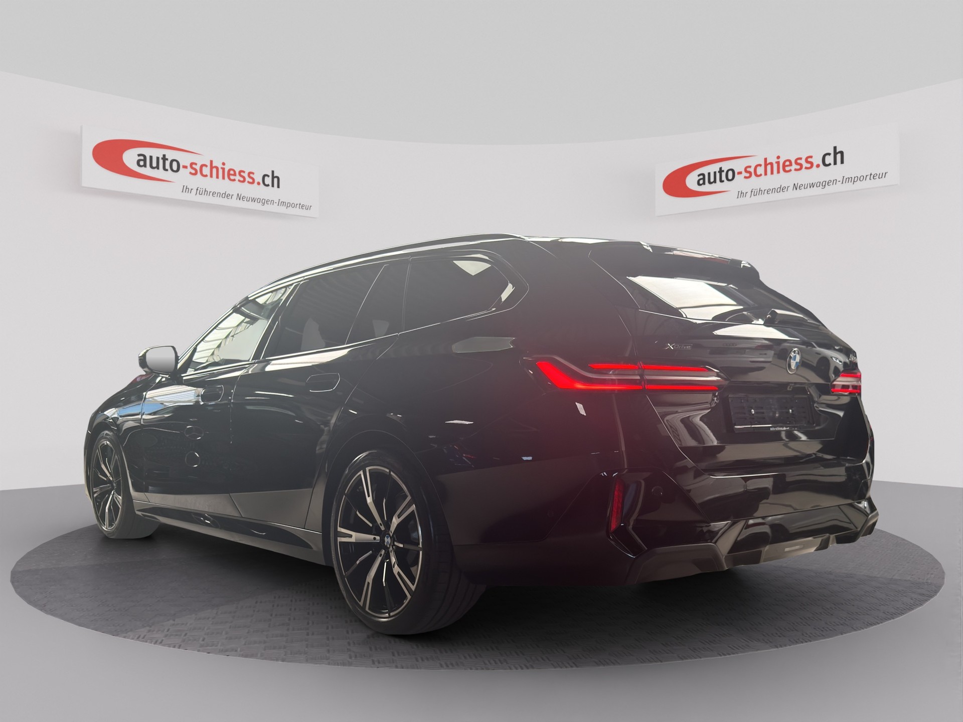 BMW 520d xDrive 48V Touring M Sport Steptronic-showroom-element-2