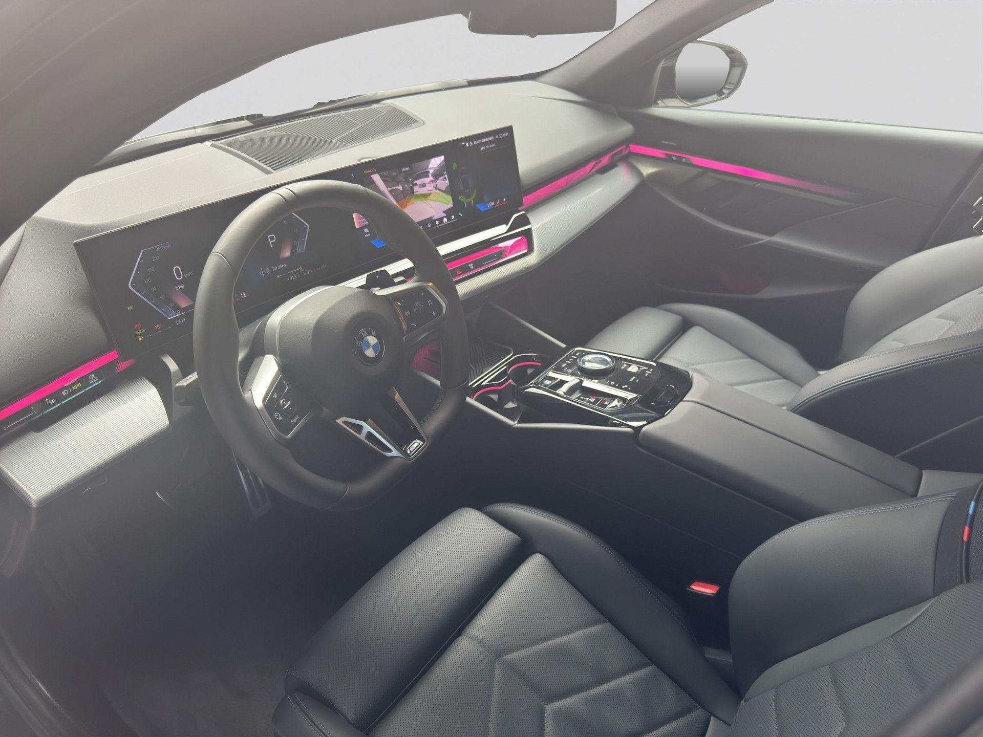 BMW 520d xDrive 48V Touring M Sport Steptronic-image-6