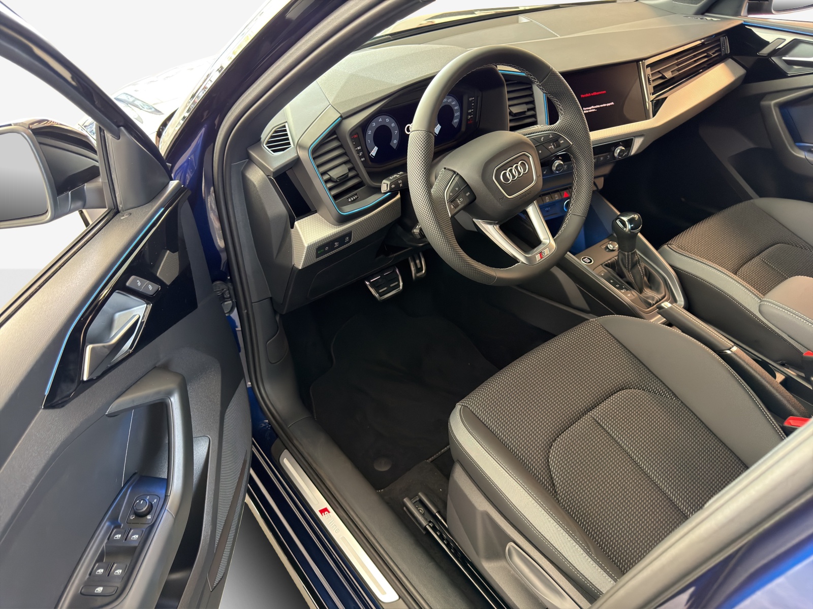 AUDI A1 Sportback 30 TFSI S Line Attraction S-tronic-image-13
