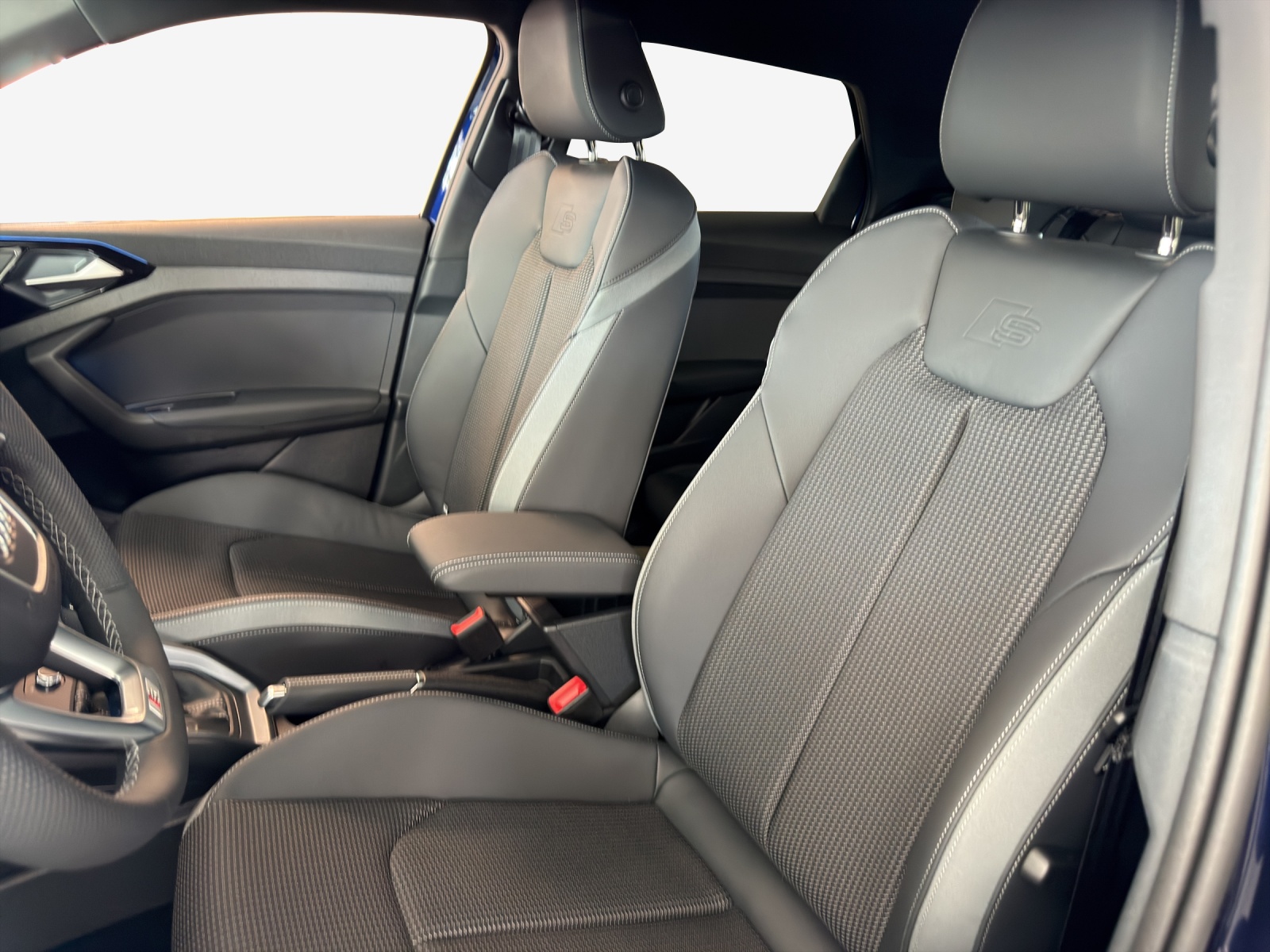 AUDI A1 Sportback 30 TFSI S Line Attraction S-tronic-image-14