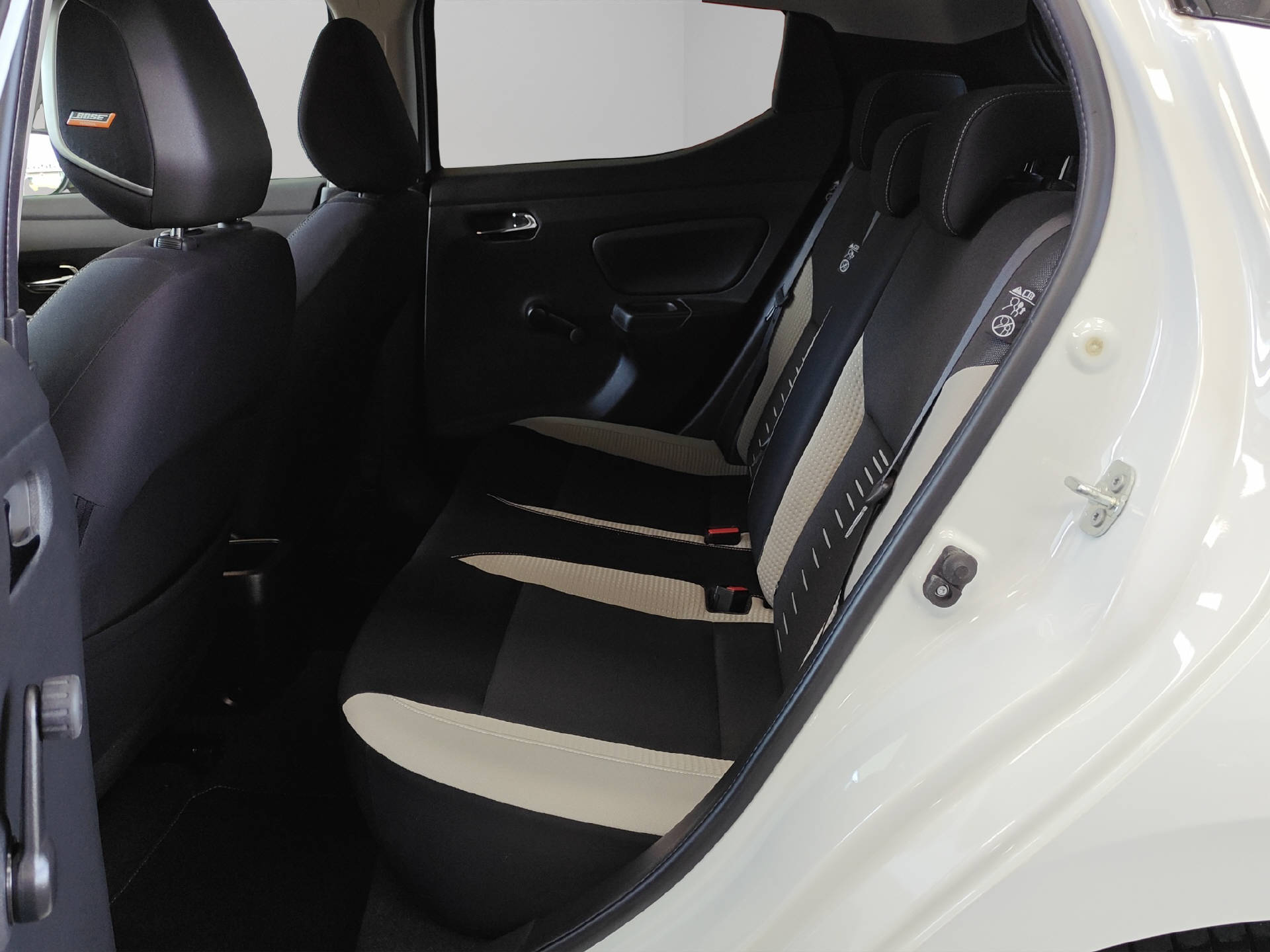 NISSAN Micra 0.9 IG-T Tekna-image-9