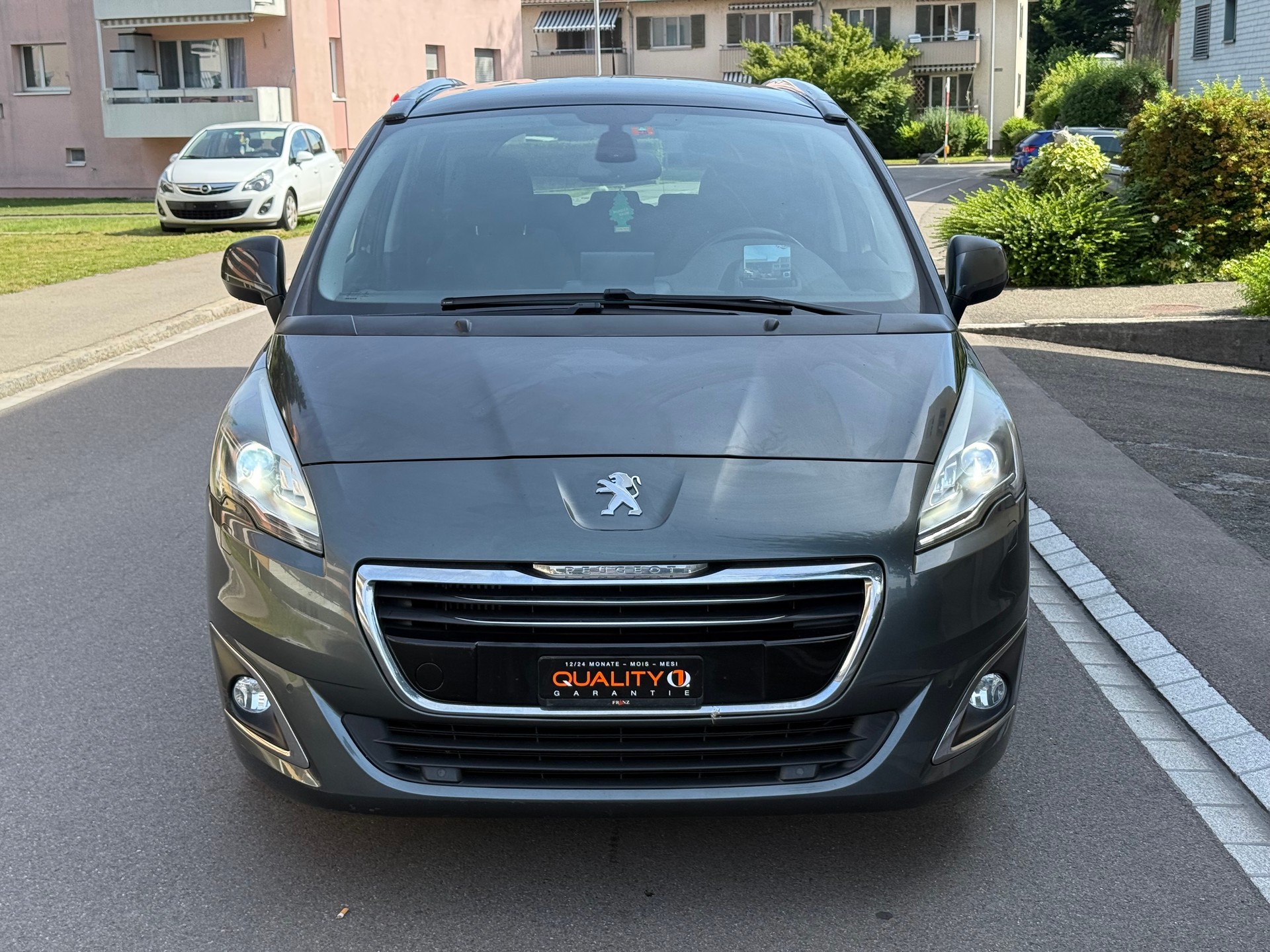 PEUGEOT 5008 1.6 THP Allure Tiptronic-image-0