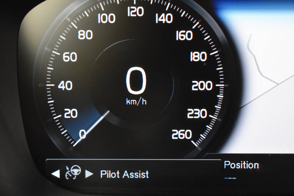 VOLVO XC60 2.0 T8 TE R-Design eAWD-image-11