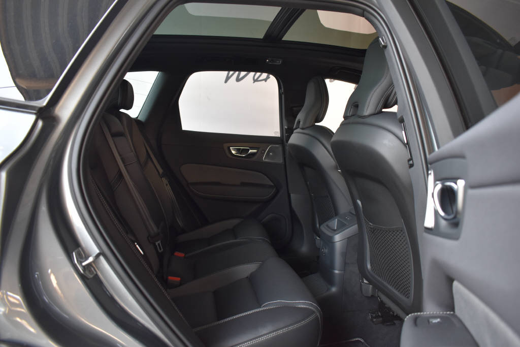 VOLVO XC60 2.0 T8 TE R-Design eAWD-image-6