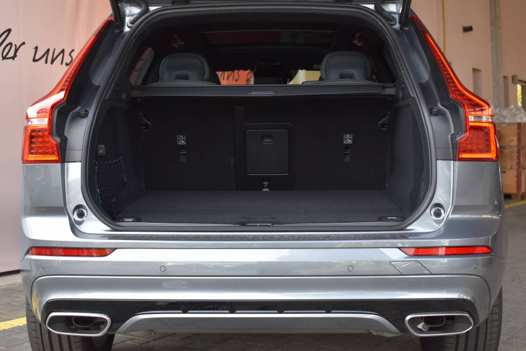 VOLVO XC60 2.0 T8 TE R-Design eAWD-image-5