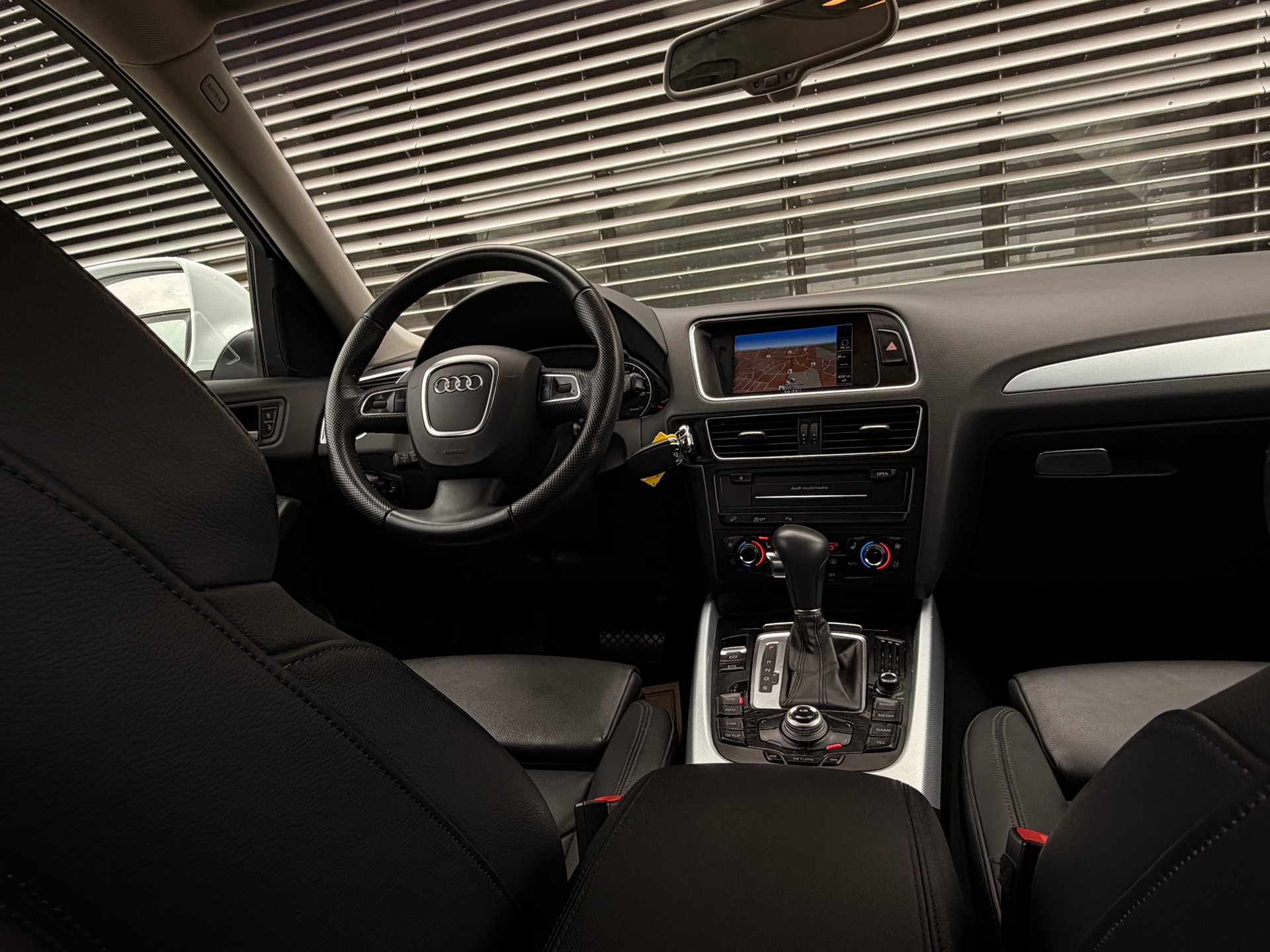 AUDI Q5 3.0 TDI quattro S-tronic-image-12