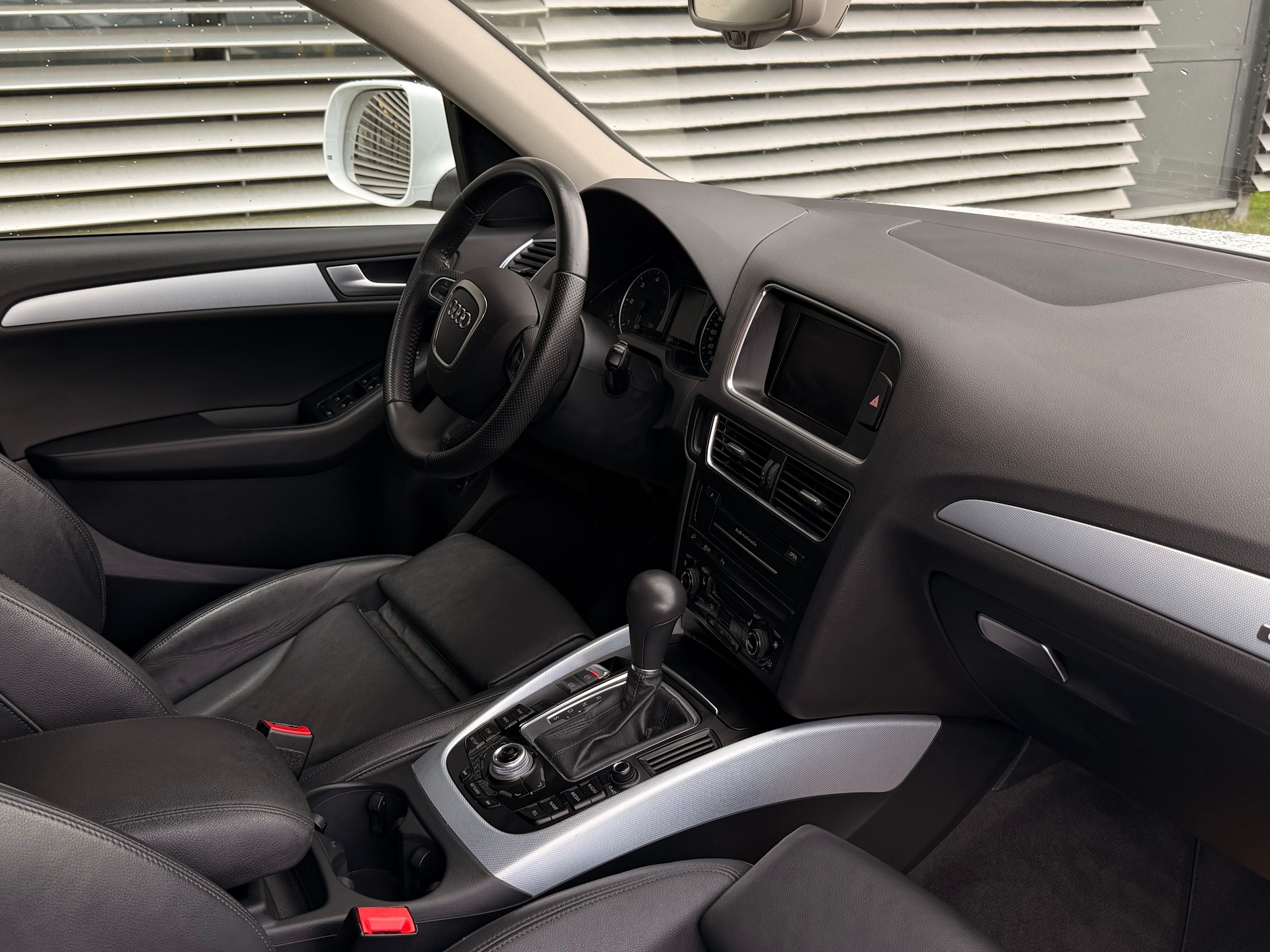 AUDI Q5 3.0 TDI quattro S-tronic-image-21