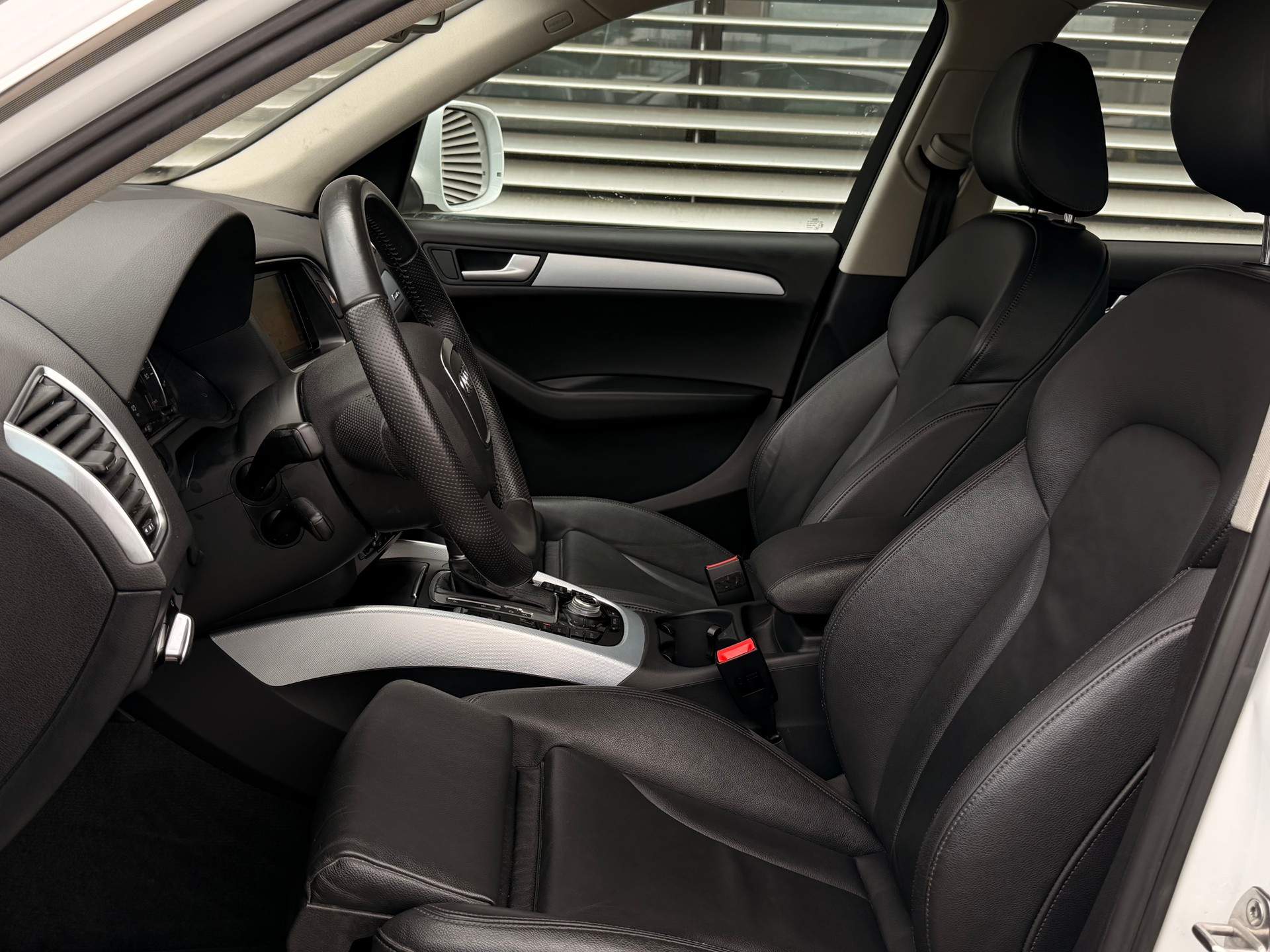 AUDI Q5 3.0 TDI quattro S-tronic-image-9