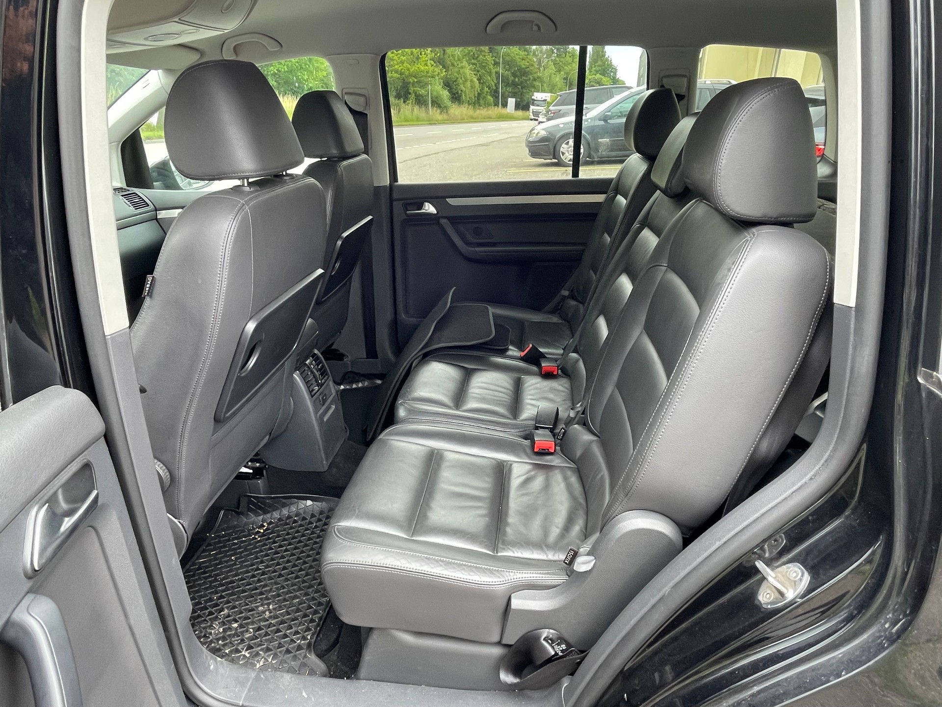 VW Touran 2.0 TDI Highline-image-7
