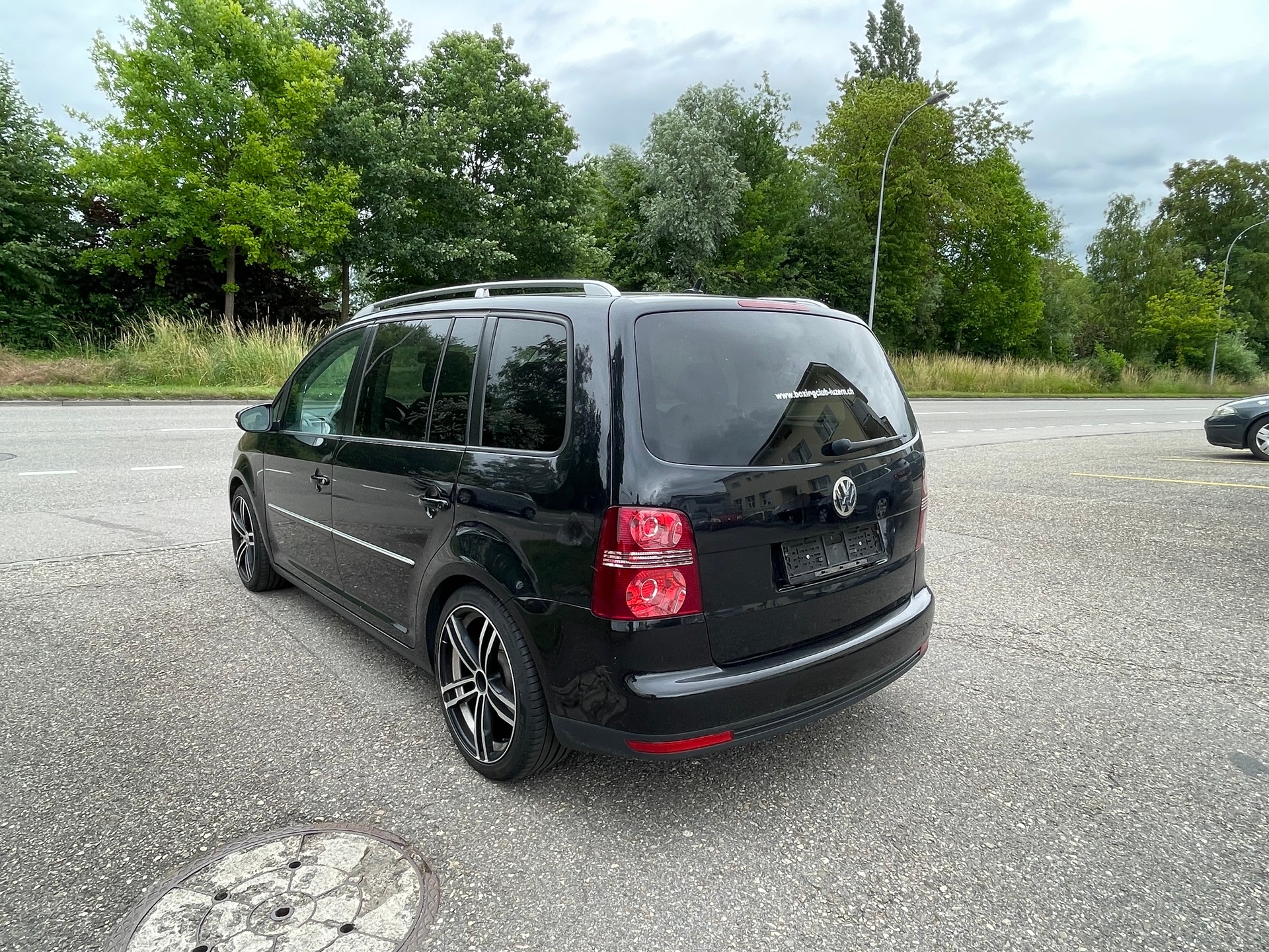 VW Touran 2.0 TDI Highline-image-2