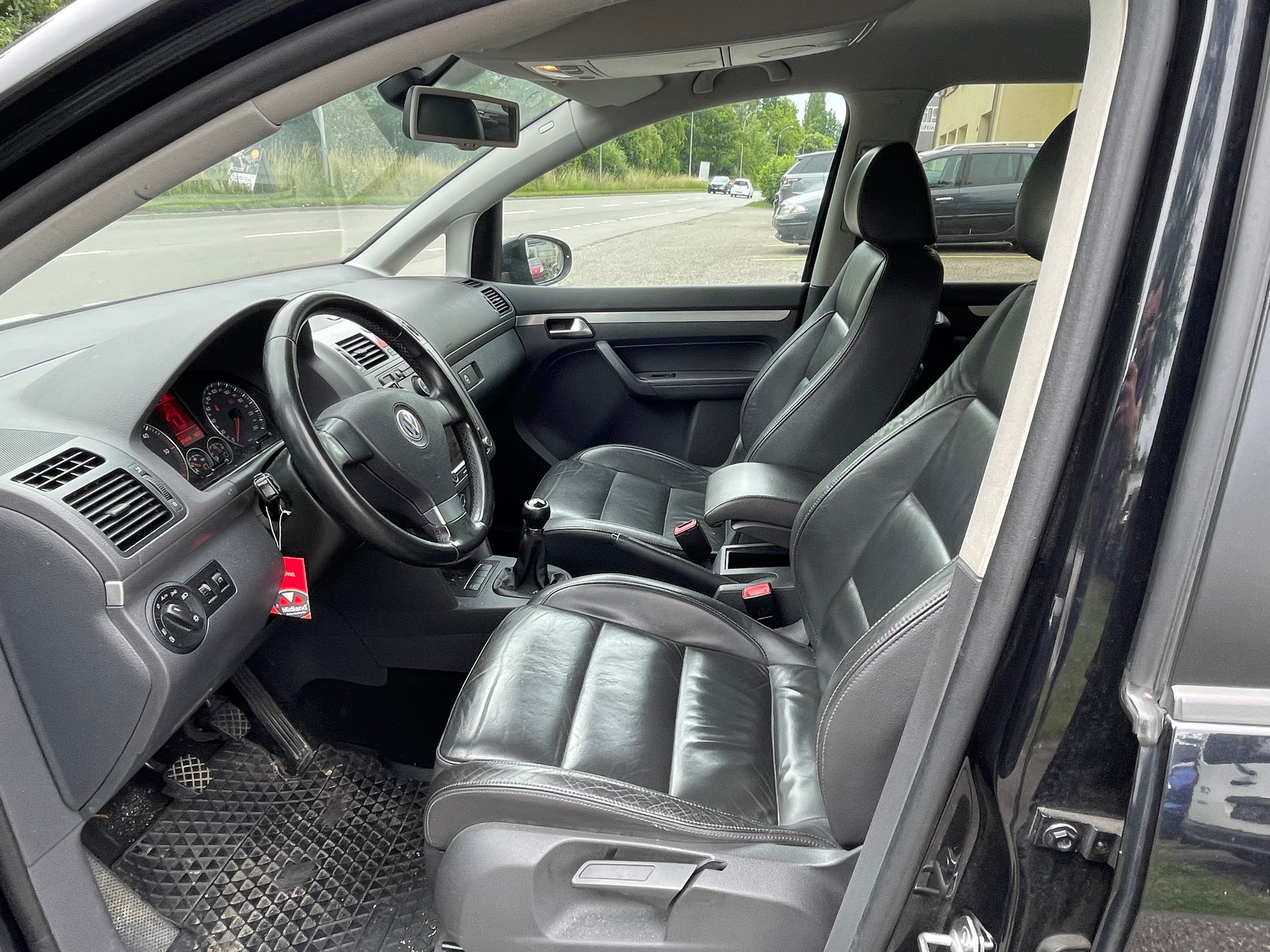 VW Touran 2.0 TDI Highline-image-6