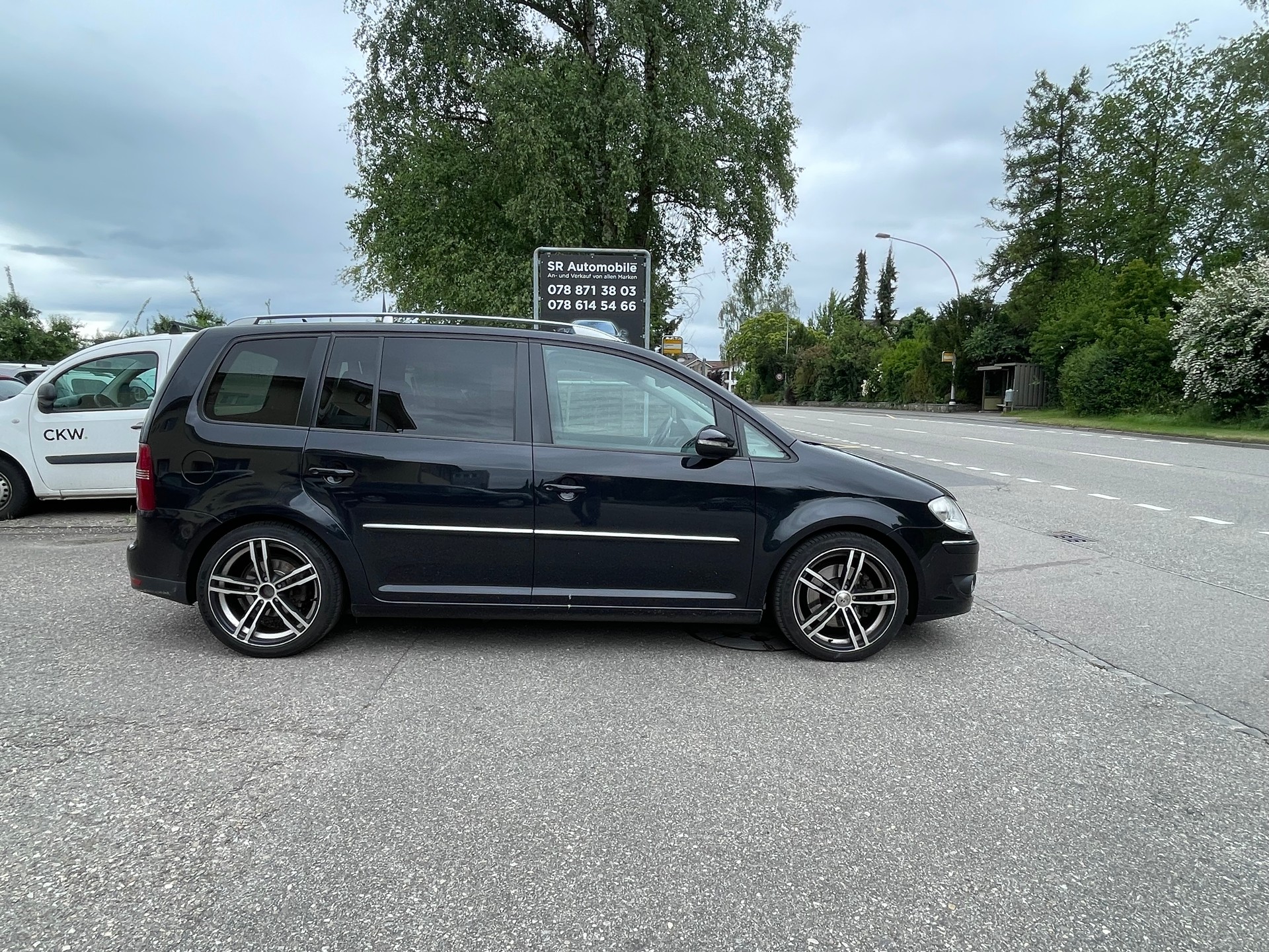 VW Touran 2.0 TDI Highline-image-4