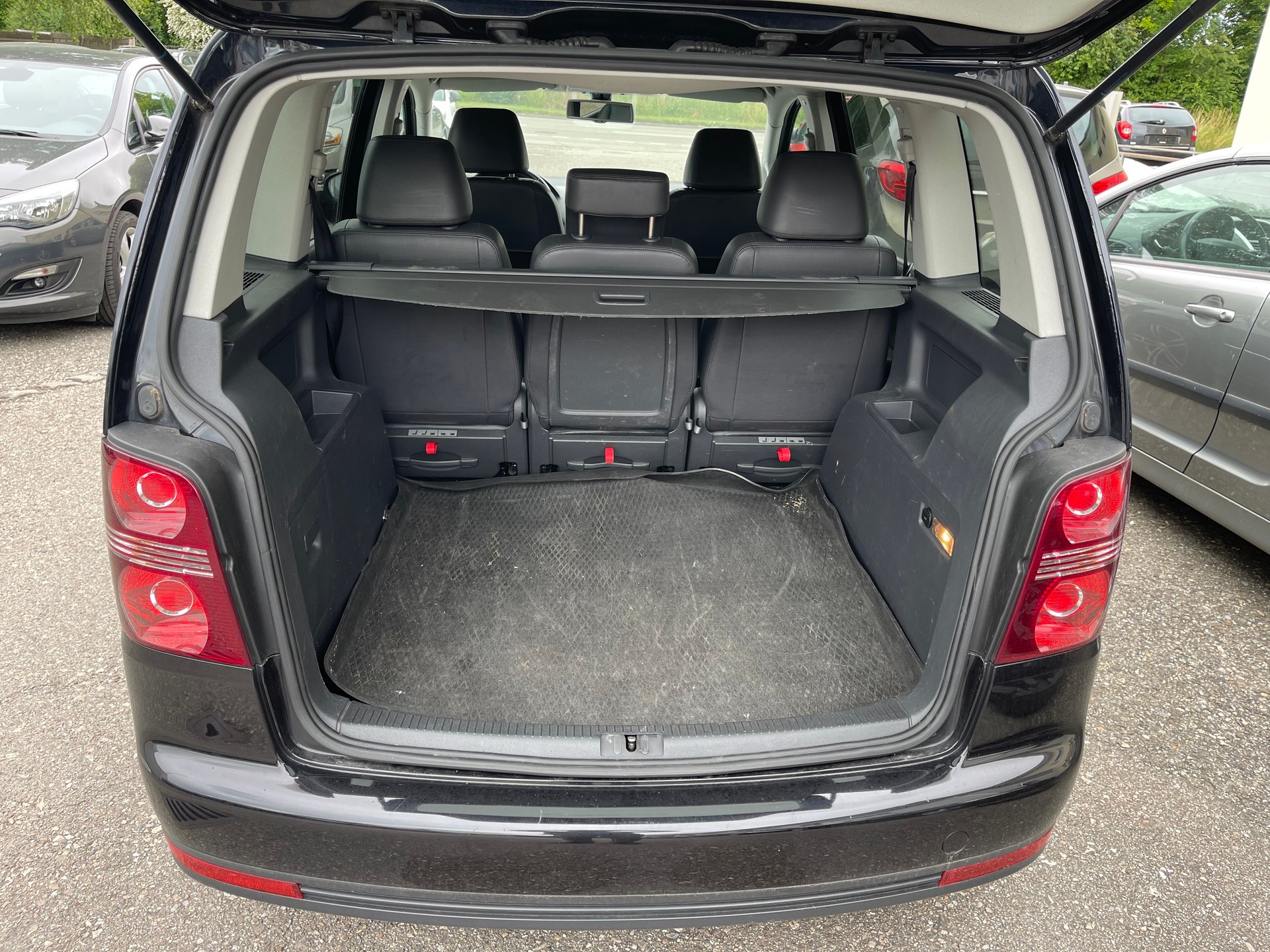 VW Touran 2.0 TDI Highline-image-8