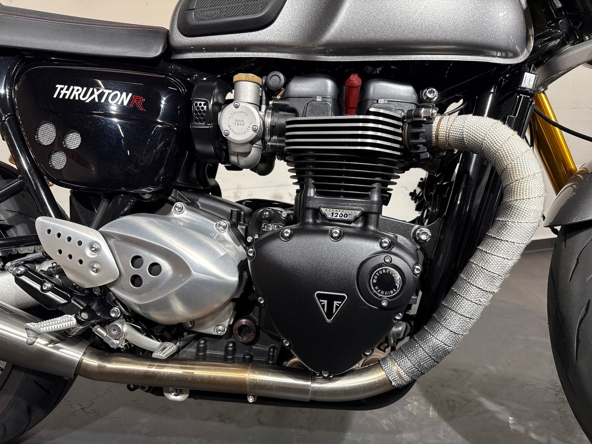 TRIUMPH Thruxton 1200 R-image-10
