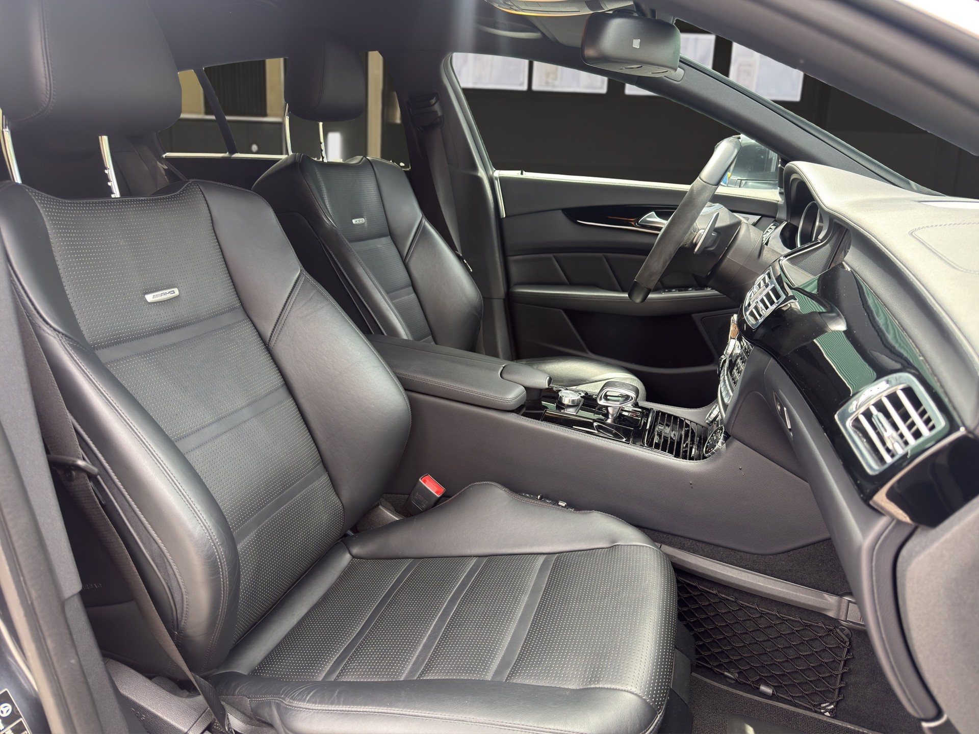 MERCEDES-BENZ CLS 63 AMG 4matic Shooting Brake-image-9