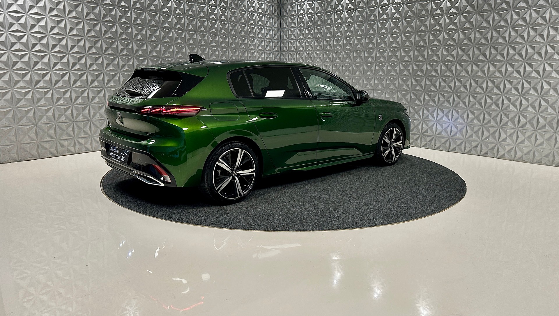 PEUGEOT 308 1.2 Pure Tech GT Pack EAT8-image-4