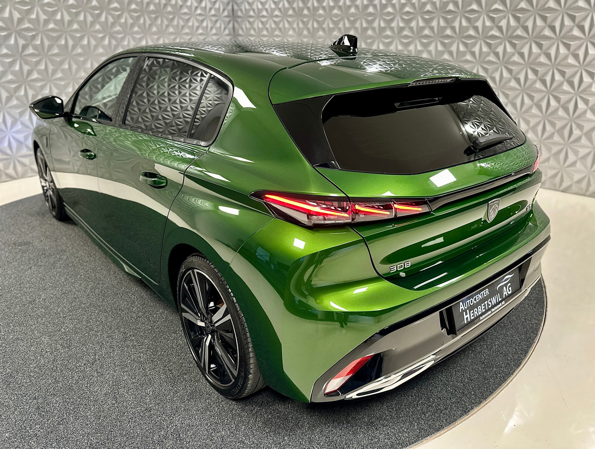 PEUGEOT 308 1.2 Pure Tech GT Pack EAT8-image-9