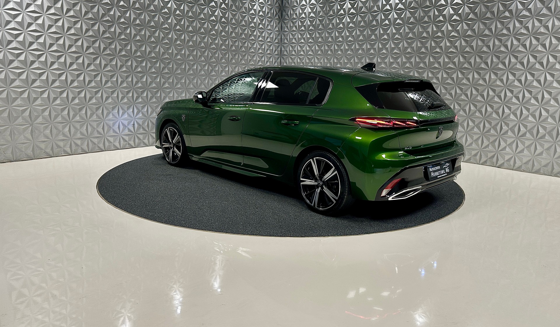 PEUGEOT 308 1.2 Pure Tech GT Pack EAT8-image-6