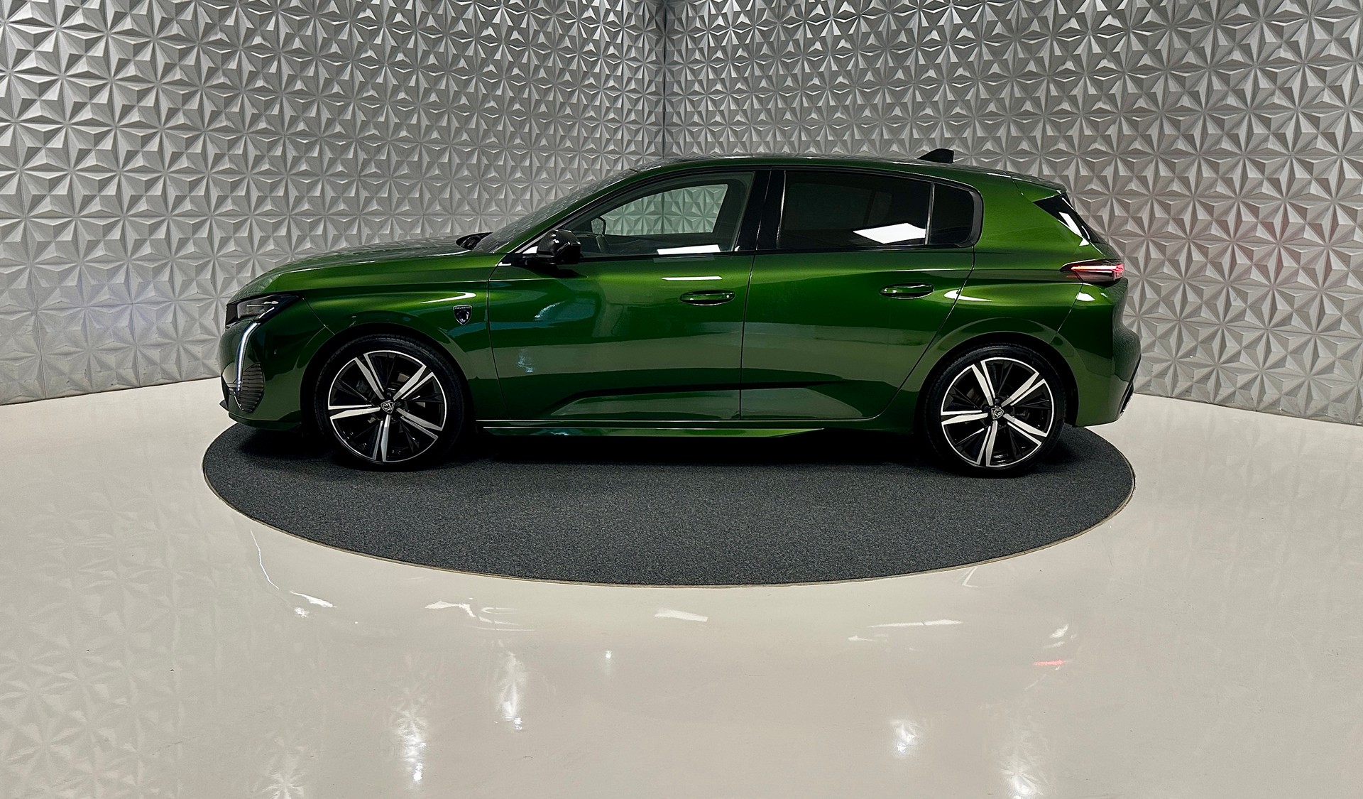 PEUGEOT 308 1.2 Pure Tech GT Pack EAT8-image-7