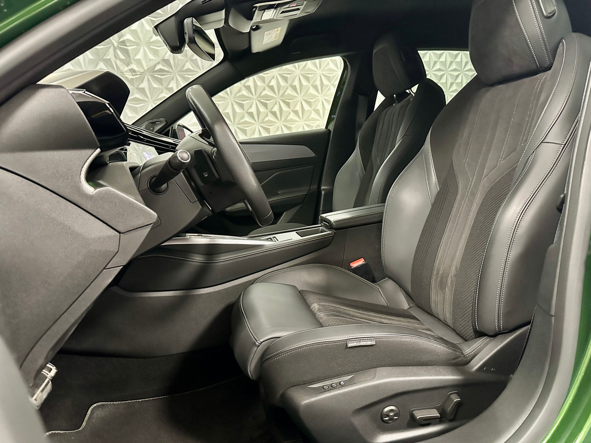 PEUGEOT 308 1.2 Pure Tech GT Pack EAT8-image-11