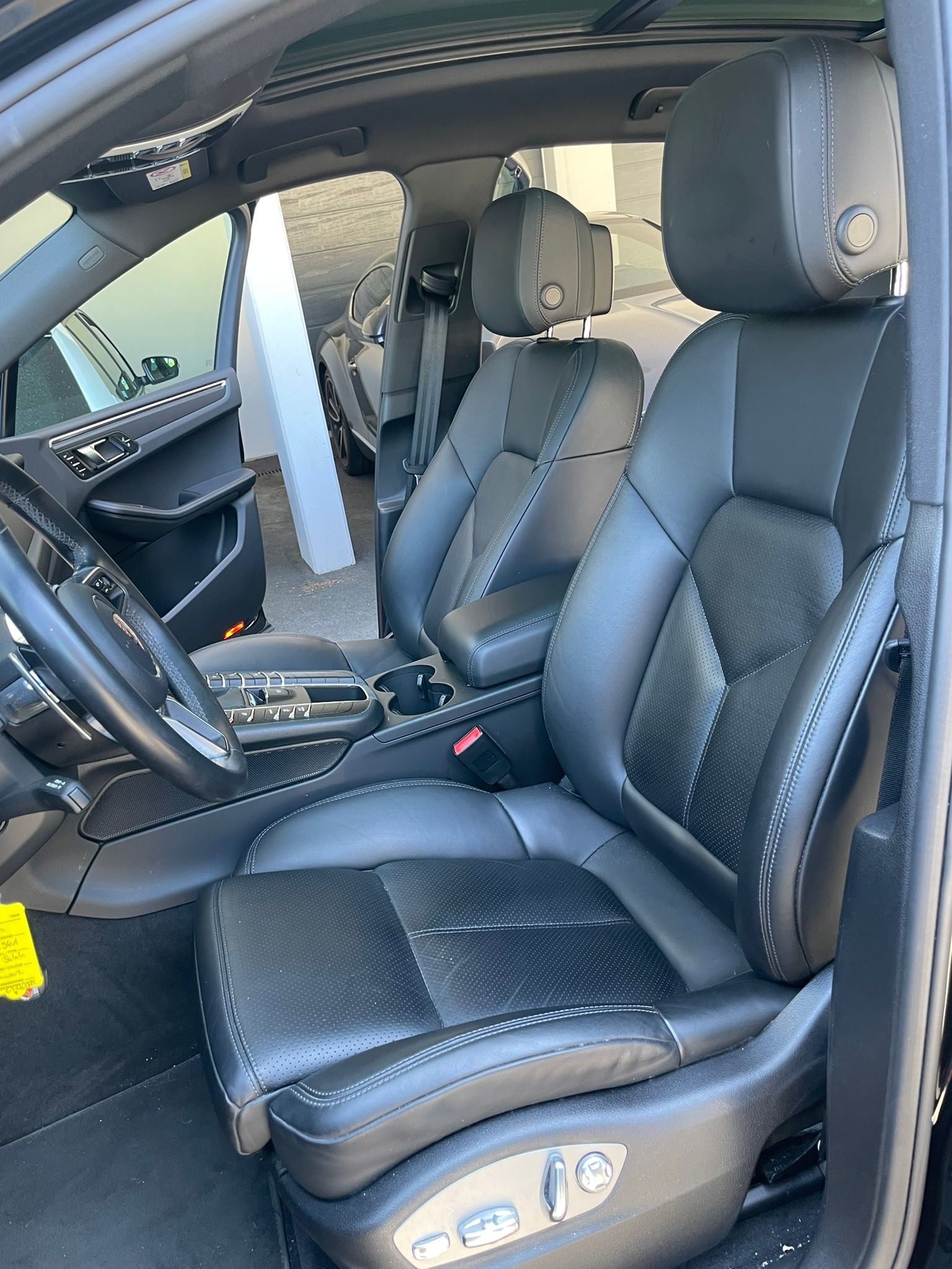 PORSCHE Macan PDK 245 PS All Black CH-Auto nur Porsche Service-image-13