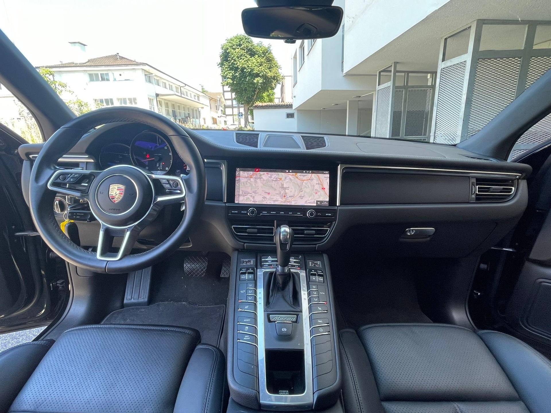 PORSCHE Macan PDK 245 PS All Black CH-Auto nur Porsche Service-image-11