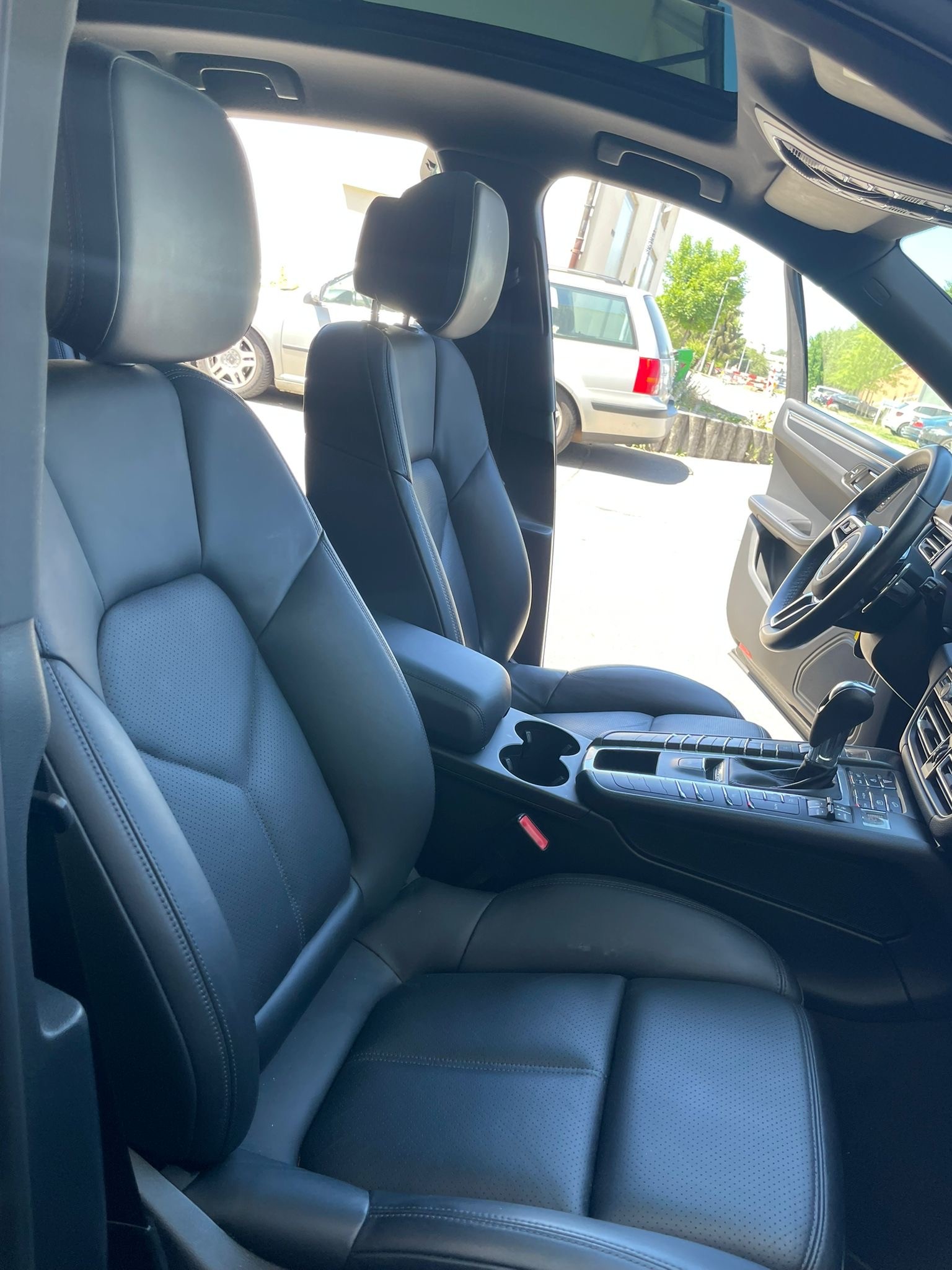 PORSCHE Macan PDK 245 PS All Black CH-Auto nur Porsche Service-image-12
