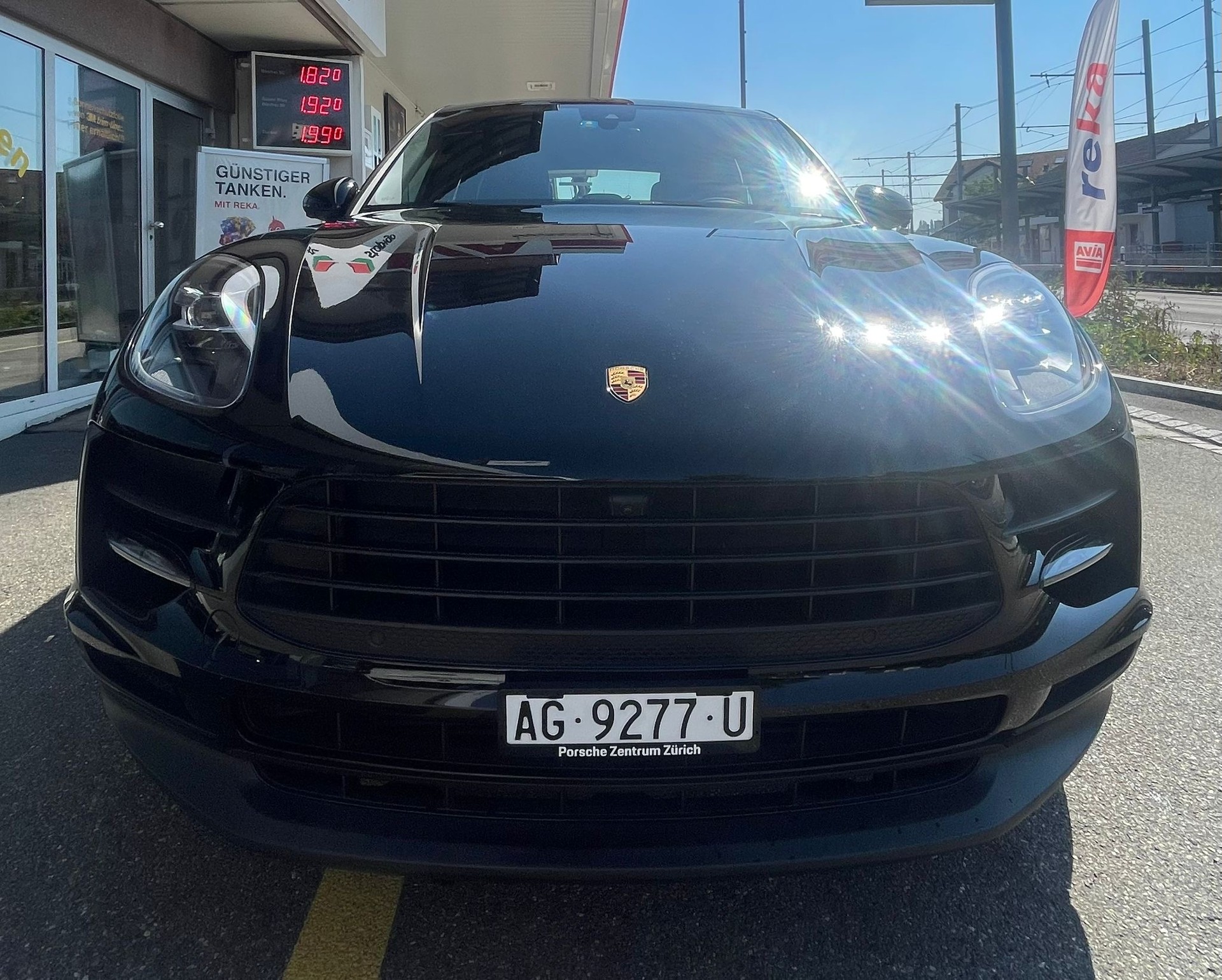 PORSCHE Macan PDK 245 PS All Black CH-Auto nur Porsche Service-image-1