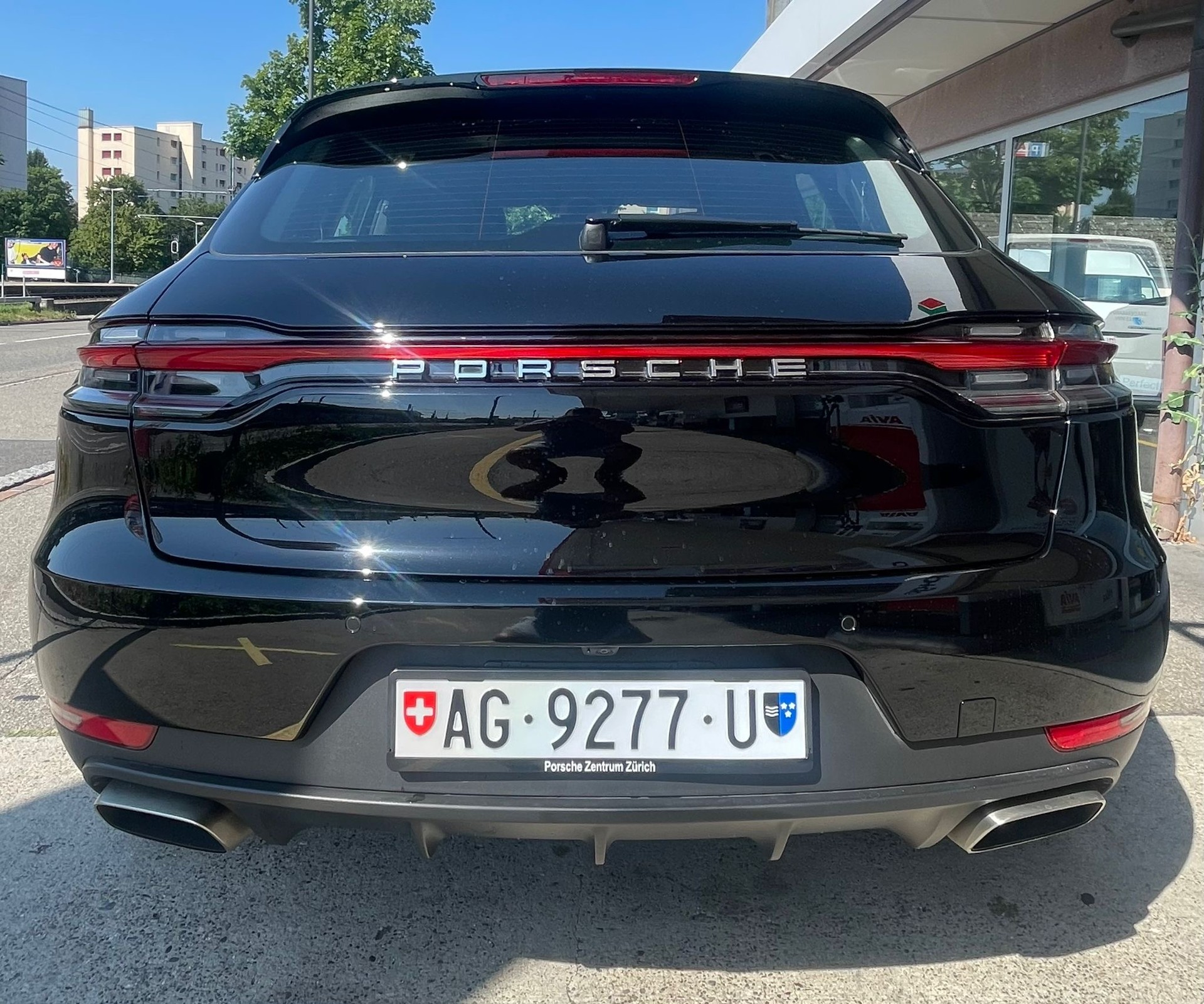 PORSCHE Macan PDK 245 PS All Black CH-Auto nur Porsche Service-image-4
