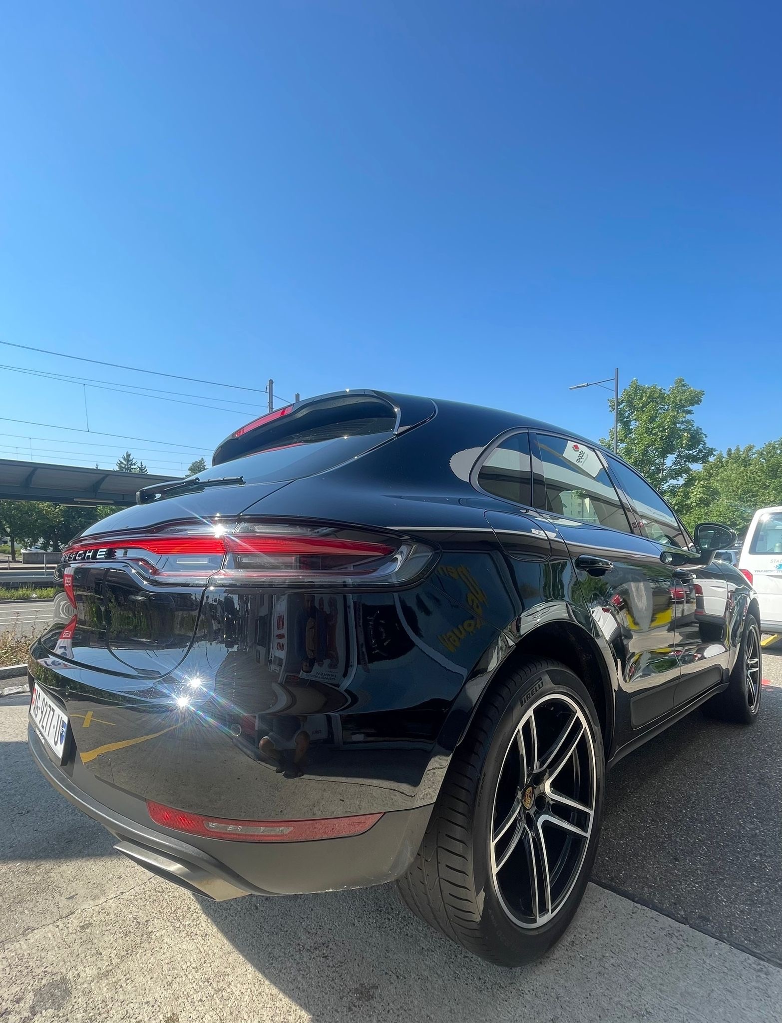 PORSCHE Macan PDK 245 PS All Black CH-Auto nur Porsche Service-image-2