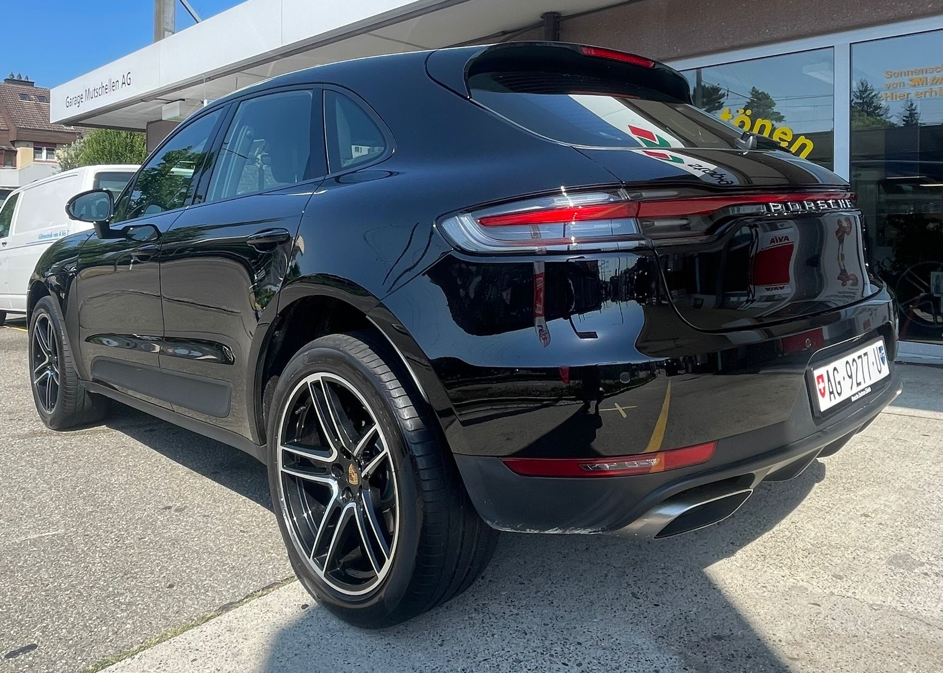 PORSCHE Macan PDK 245 PS All Black CH-Auto nur Porsche Service-image-3